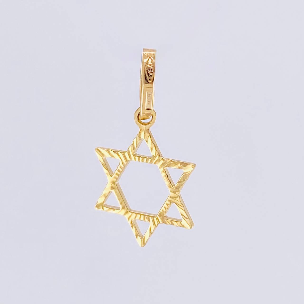 Dije Estrella de david diamantada 0.6g / 3/4 in Oro Amarillo 18K