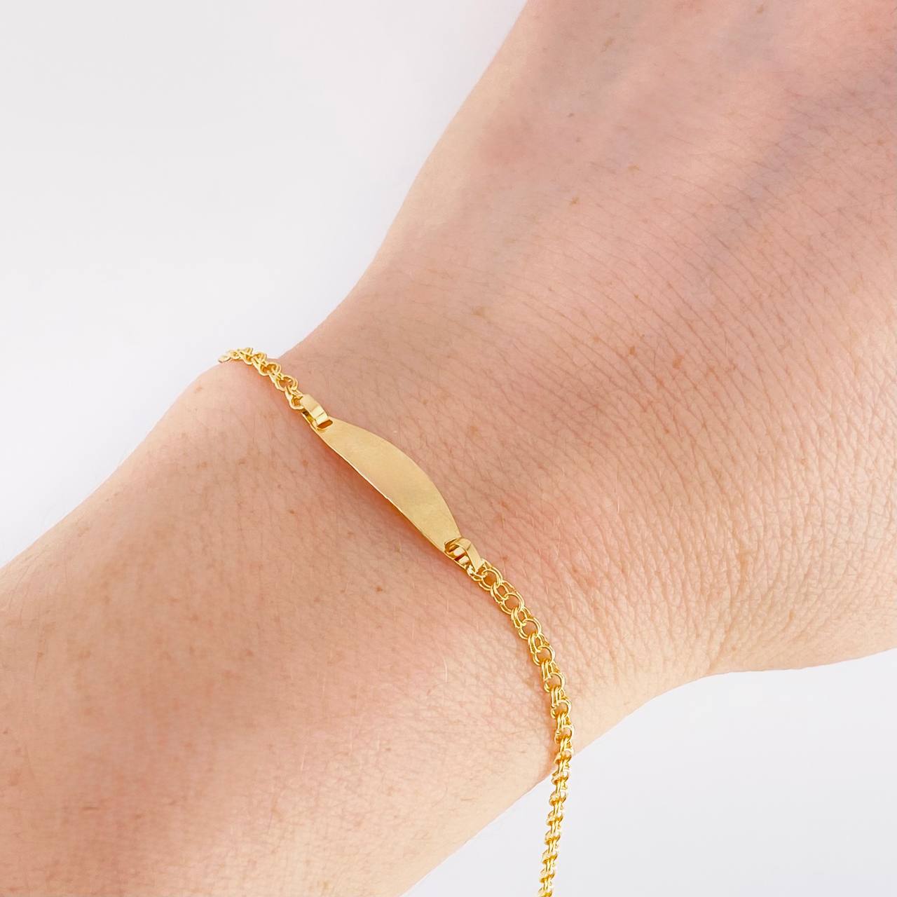 Pulso Bebé Aro Seguido Doble Placa Ovalada 1.3g / 6 in / 2.2mm Oro Amarillo 18K