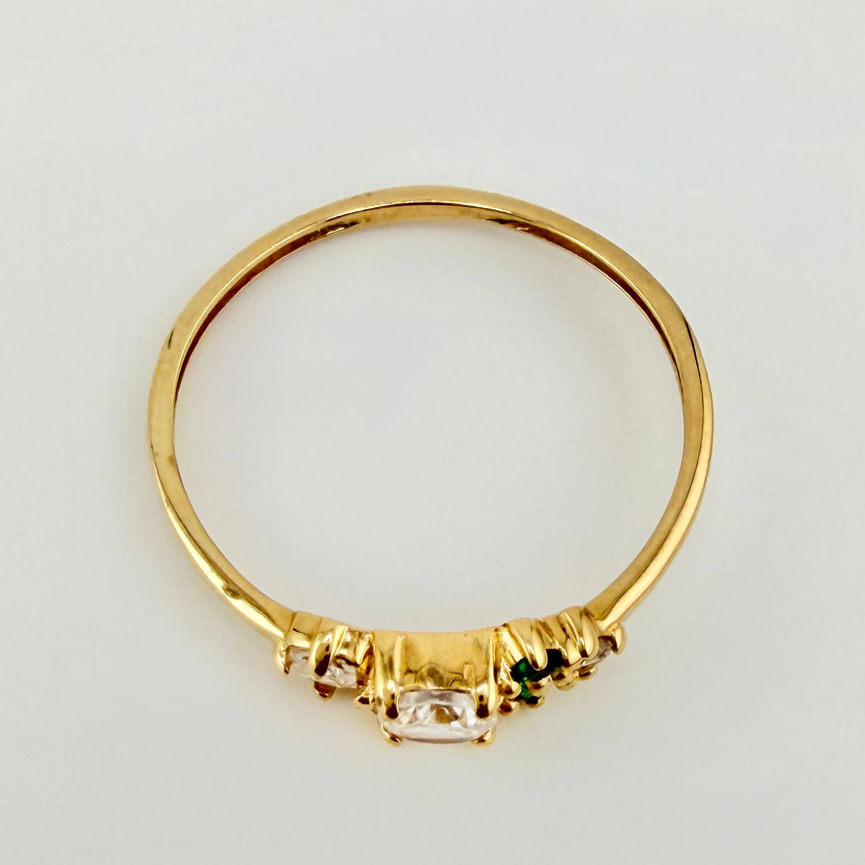 Anillo Solitario Flores Delicadas 0.9gr / T5 / Oro Amarillo 18K