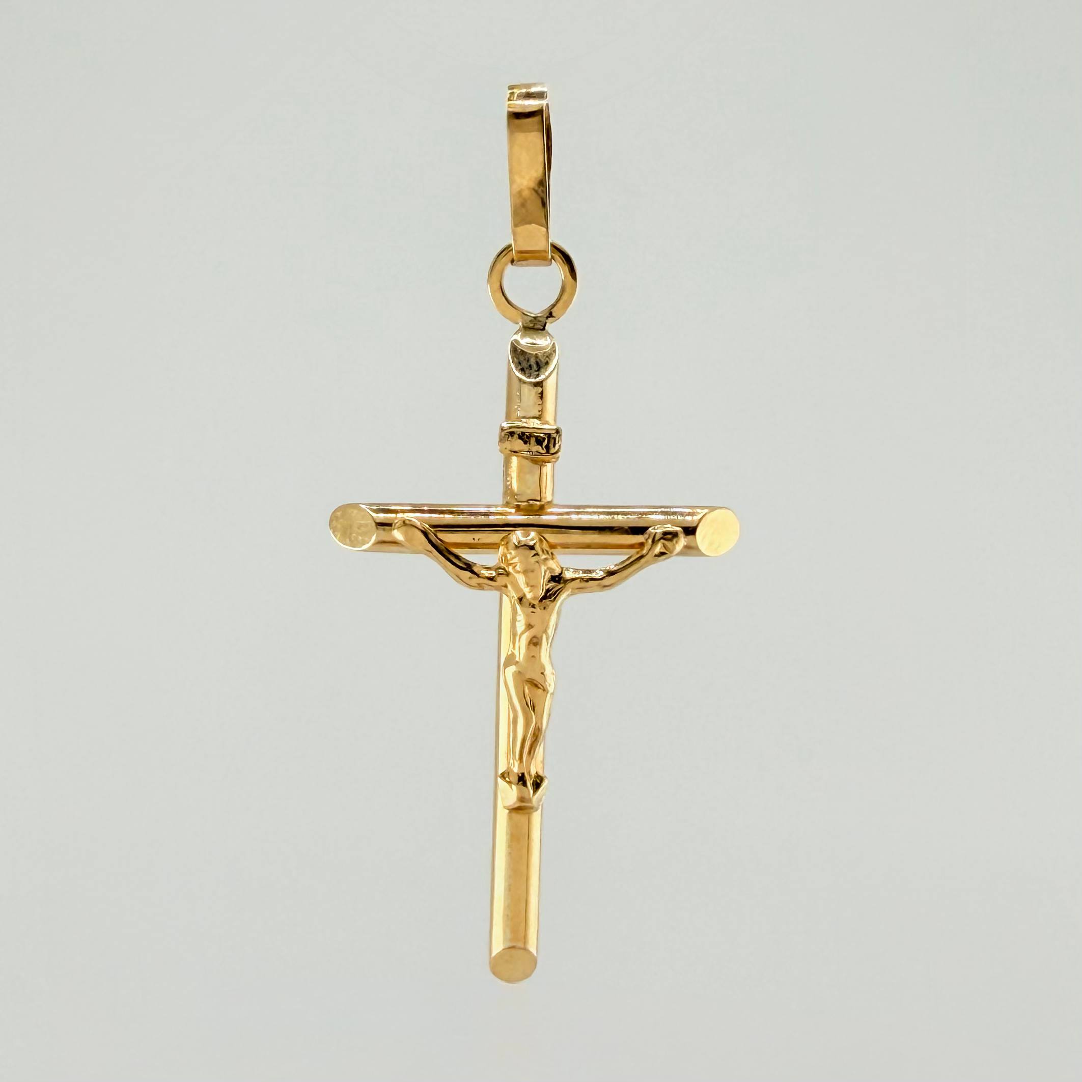 Dije Cruz Cristo 1.45gr / 1 1/2 in / Oro Amarillo 18K *
