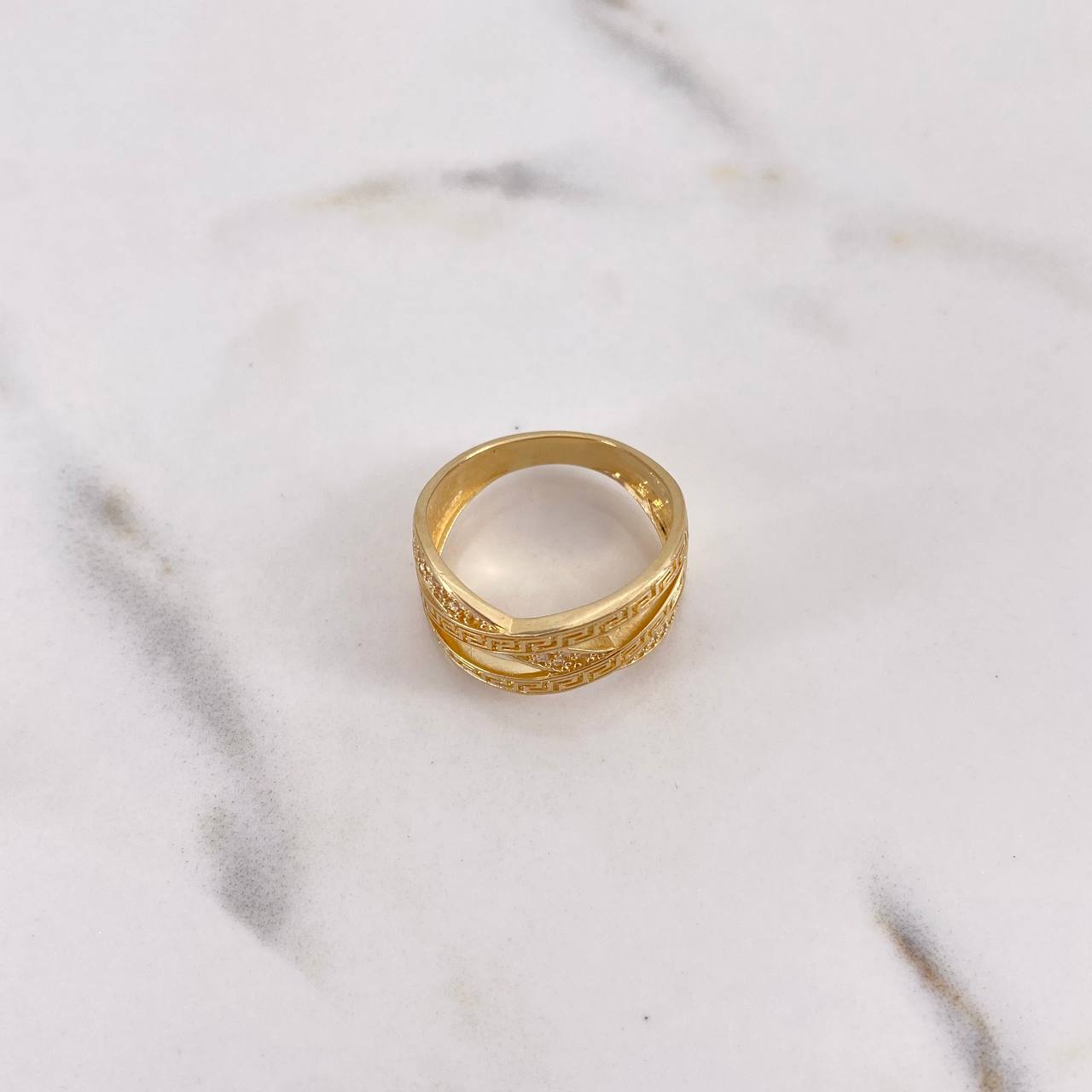 Crossed Lines Ring 4.4gr / T7 1/4 / White Zircons 18K Yellow Gold $