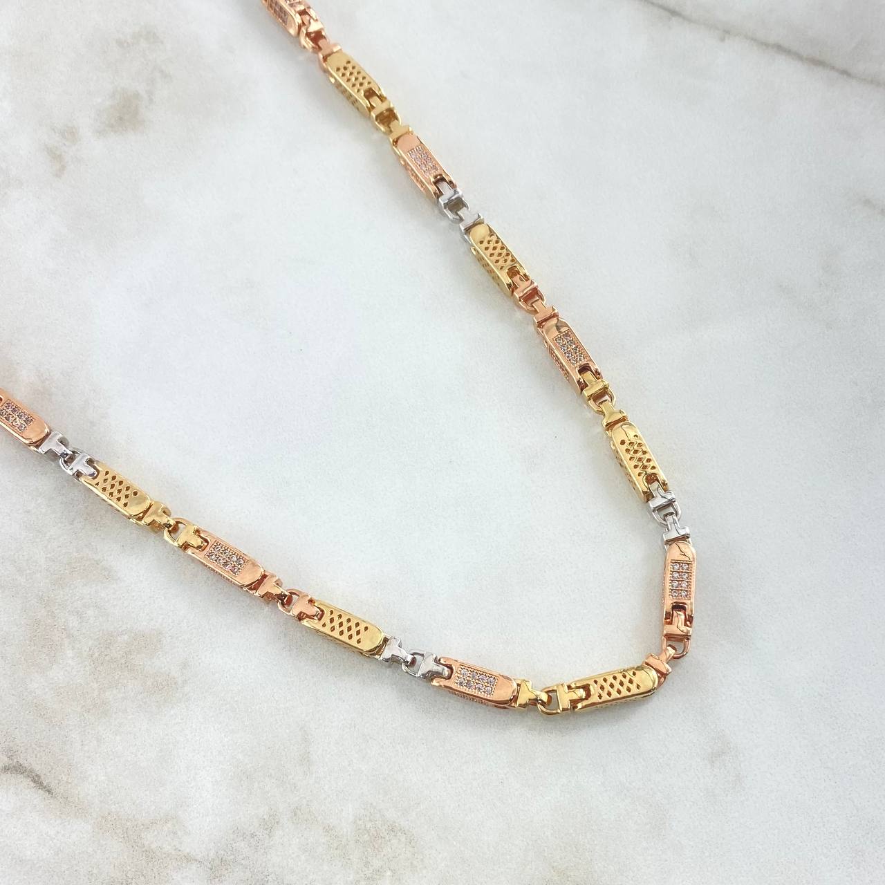 Rustic Chain Rectangular Box 77.1gr / 70cm / 4.3mm White Zircons Three 18K Golds