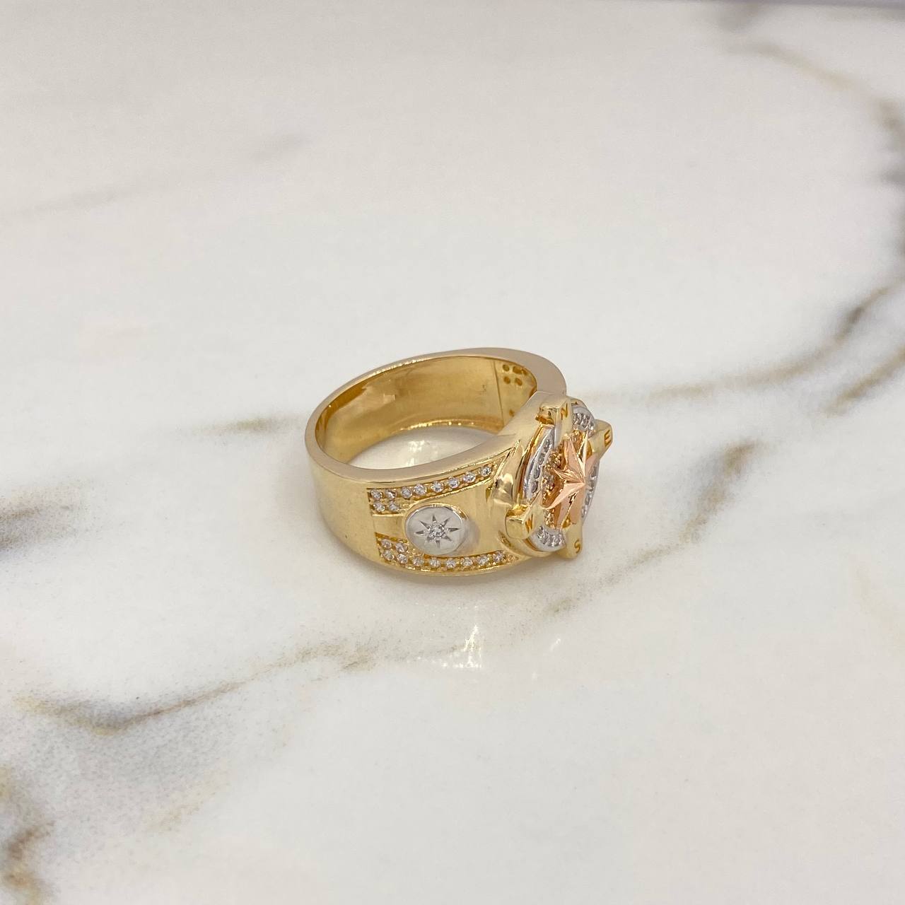 Compass Star Cardinal Ring 11.25gr / Size 9 1/4 / White Zircons Three 18K Golds #