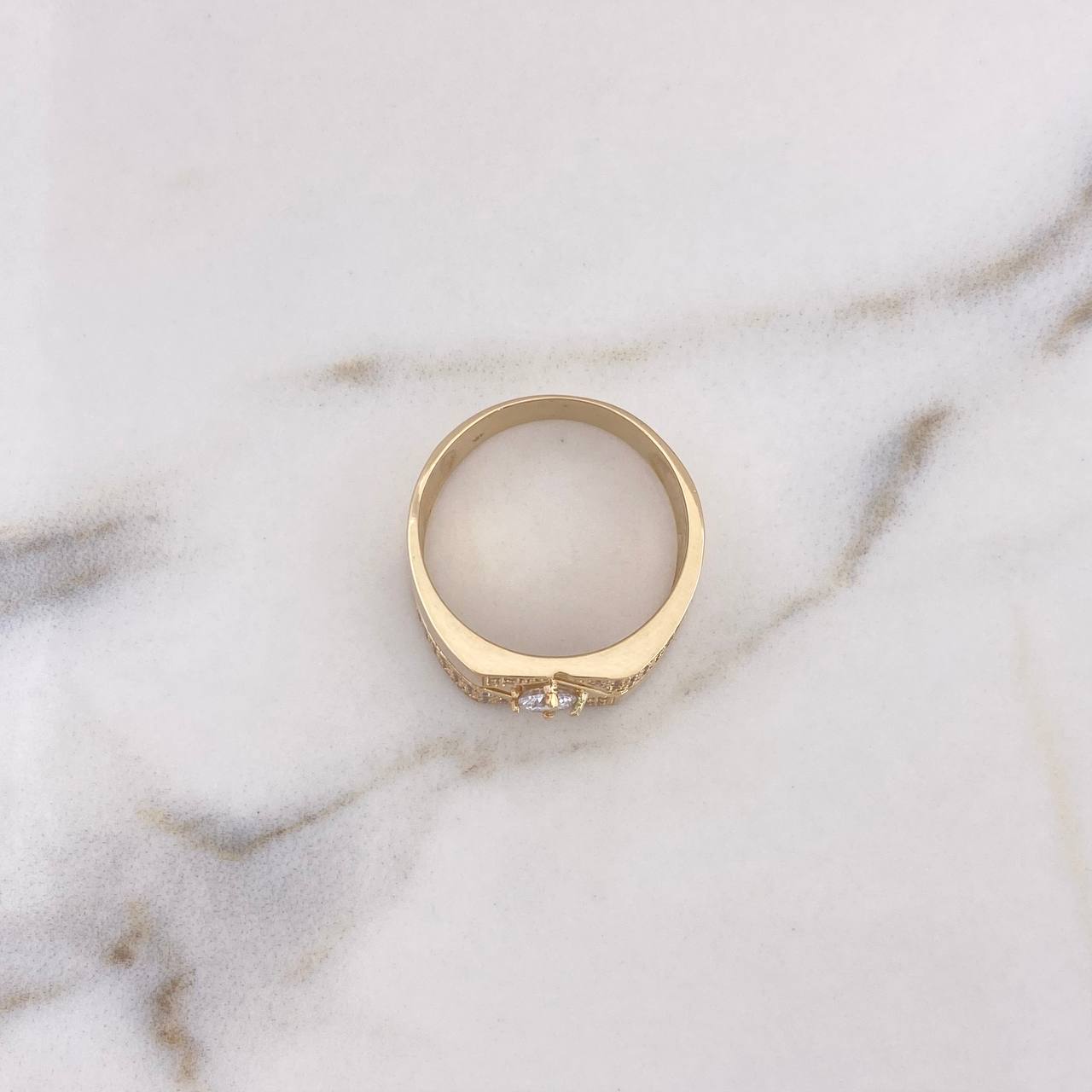 Anillo Rombo 8.3gr / T10 3/4 / Circones Blancos Oro Amarillo 18K #