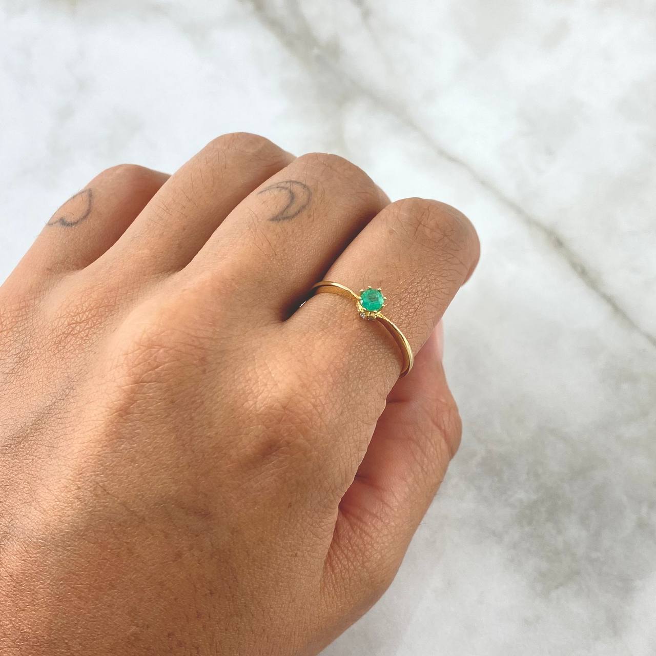 Ring Solitaire On Scepter 1.5gr / Size 8 1/4 / Emeralds 0.18pts - White Diamonds 10qts 18K Yellow Gold (Jewel)