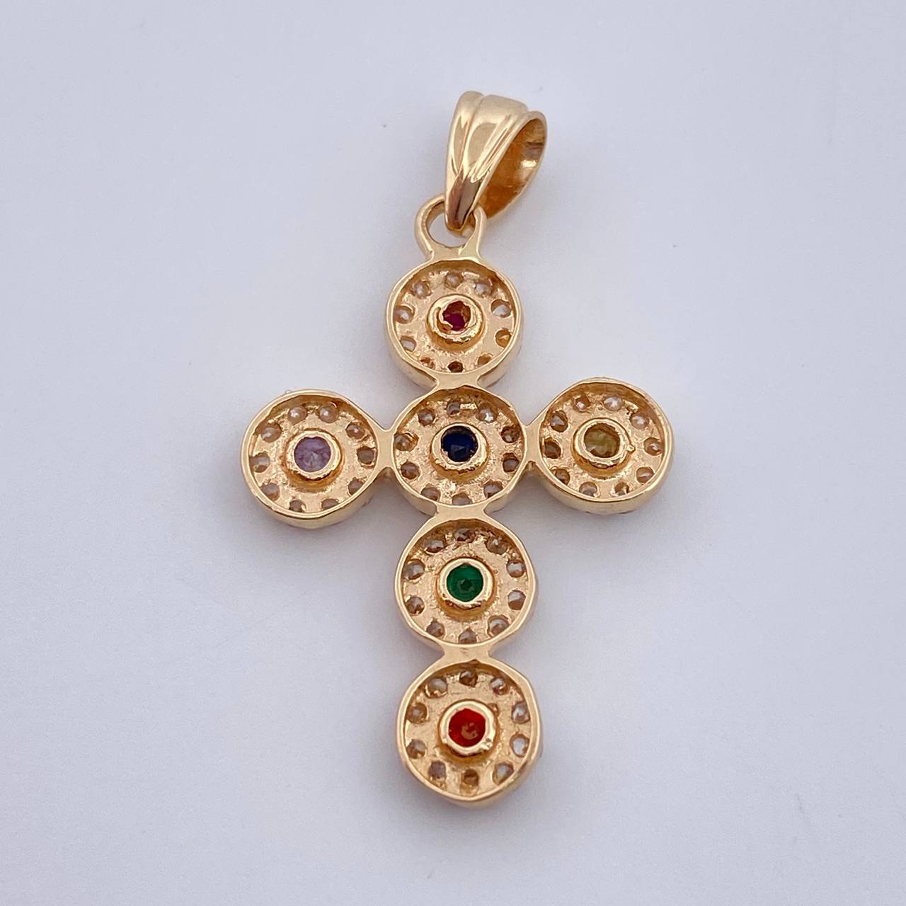 Dije Cruz Tupida 2.7gr / 3cm / Circones De Colores Oro Amarillo 18K $
