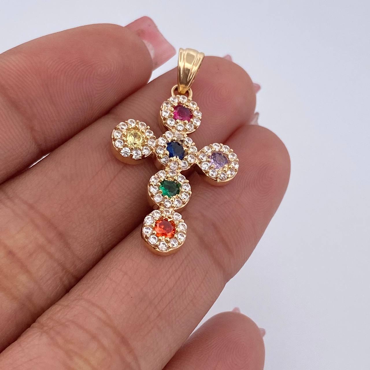 Dije Cruz Tupida 2.7gr / 3cm / Circones De Colores Oro Amarillo 18K $