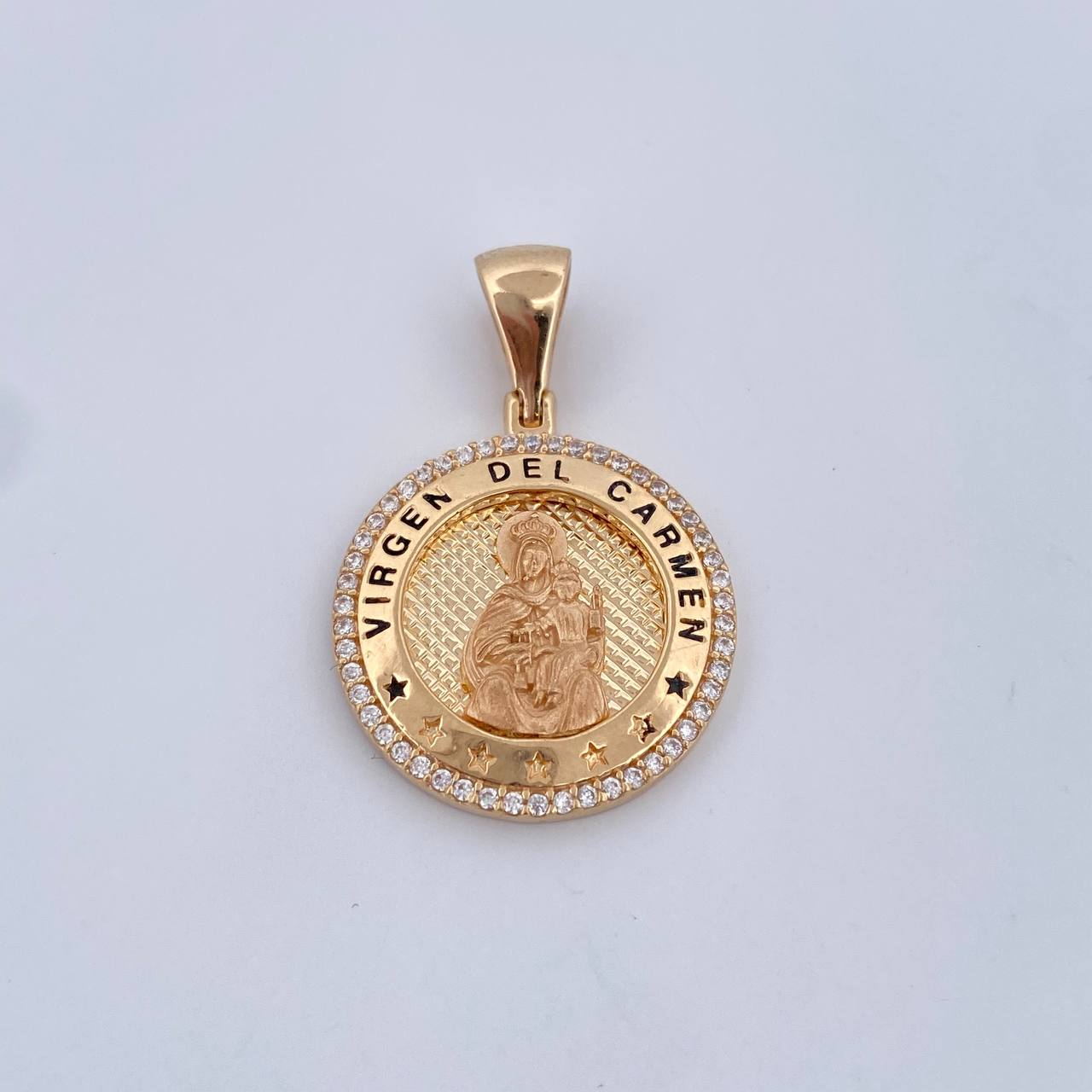 Dije Virgen Del Carmen 4.35gr / 2.9cm / Circones Blancos Oro Amarillo 18K $