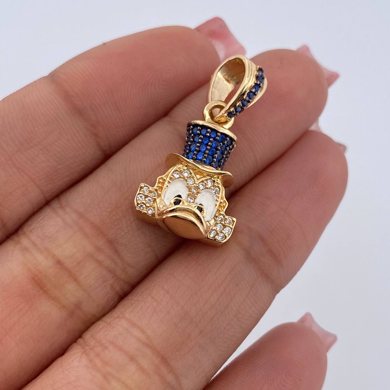 Dije Cabeza Pato 4.55gr / 2.6cm / Circones Blancos Azules Dos Oros Negro Amarillo 18K $