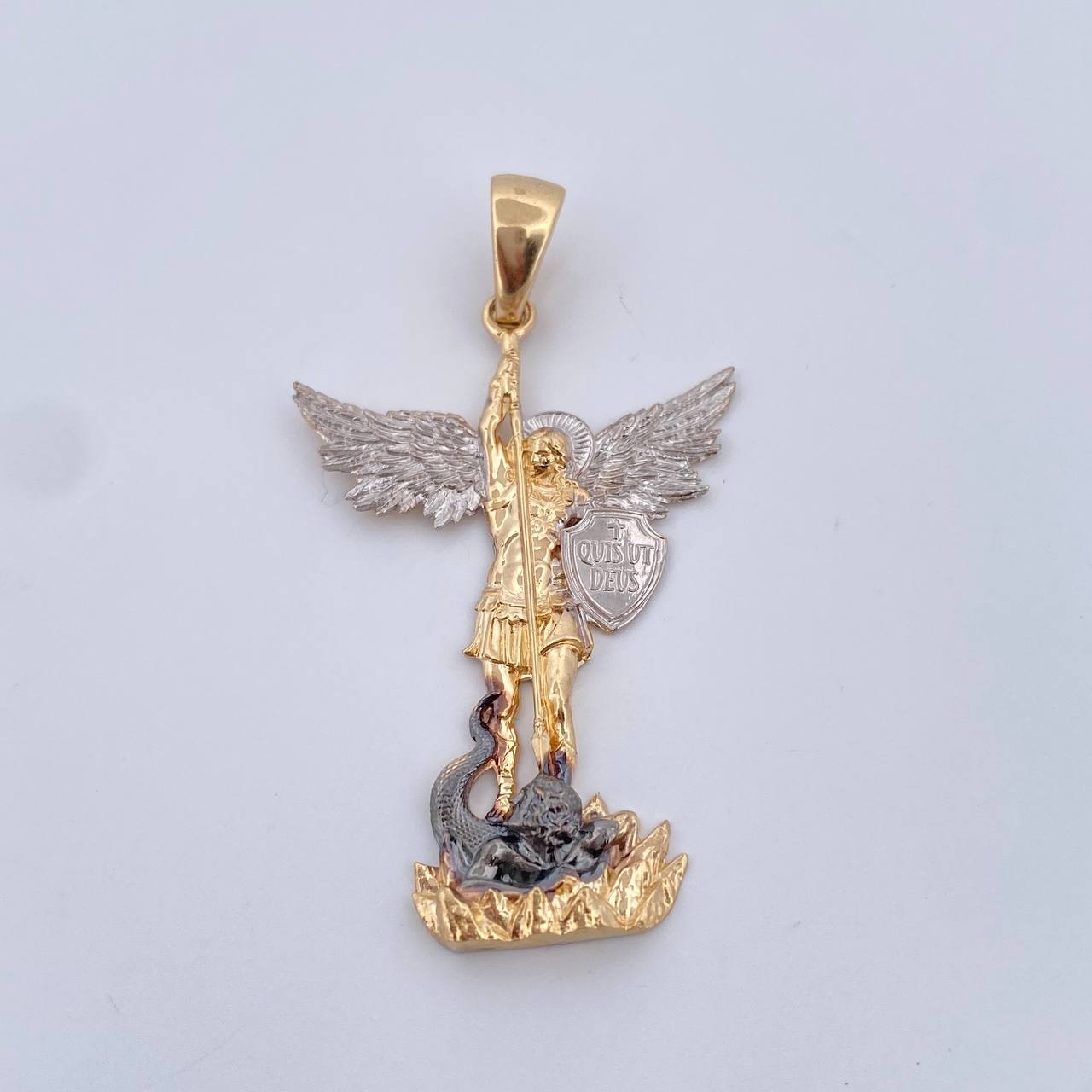 Dije San Miguel Arcangel 7gr / 5cm / Tres Oros 18K $