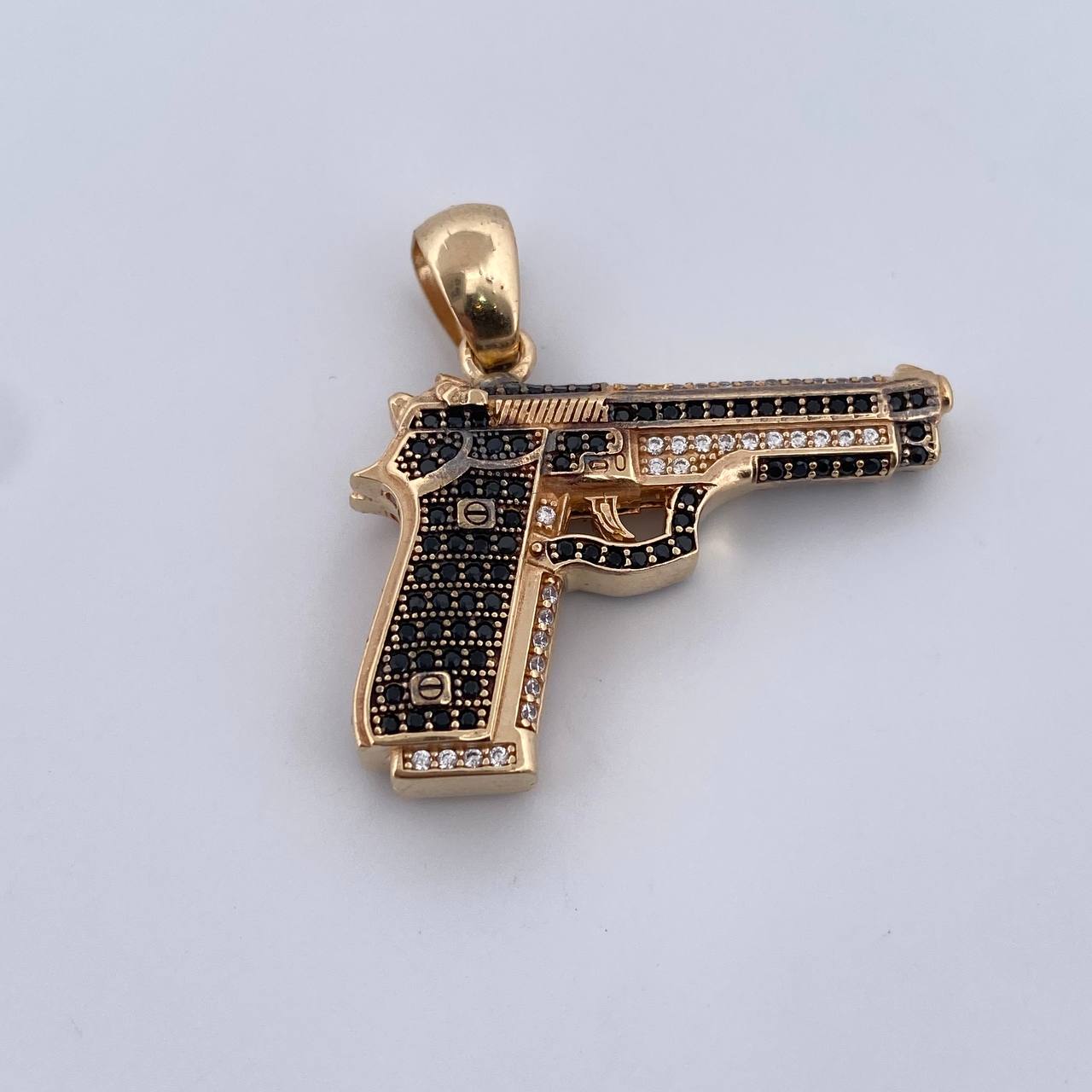 Pendant Gun 11.25gr / 3cm / White and Black Zircons Two Yellow and Black 18K Gold $