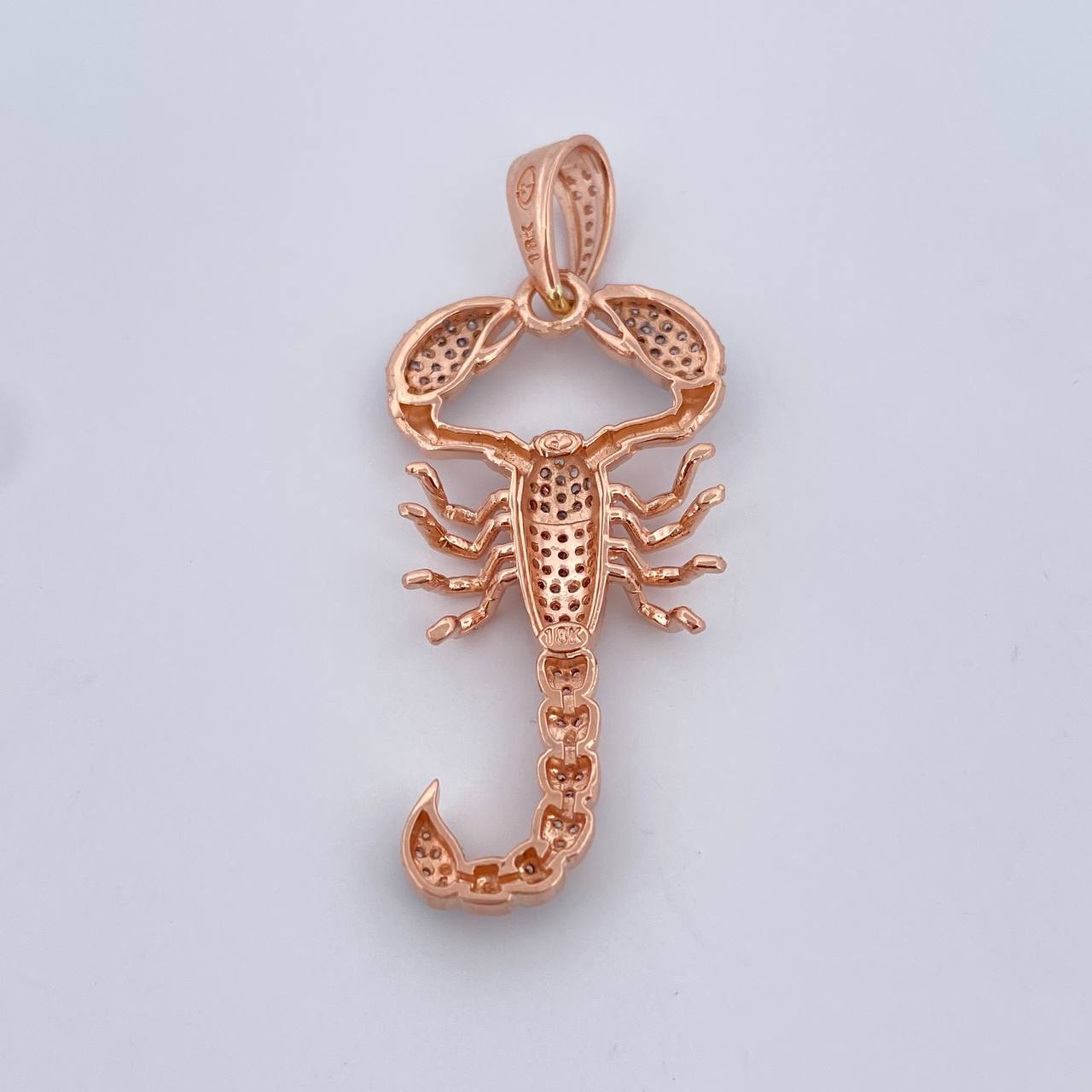 Dije Escorpion 6.35gr / 4.7cm / Circones Blancos Dos Oros Blanco Rosa 18K $