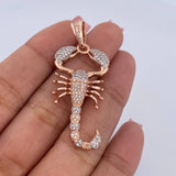 Dije Escorpion 6.35gr / 4.7cm / Circones Blancos Dos Oros Blanco Rosa 18K $