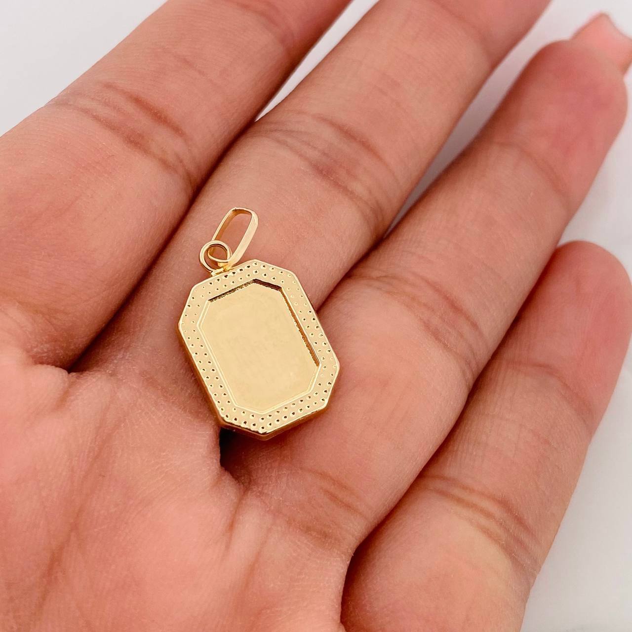 Dije Placa Marco Bordeado 0.6g / 1 in Oro Amarillo 18K