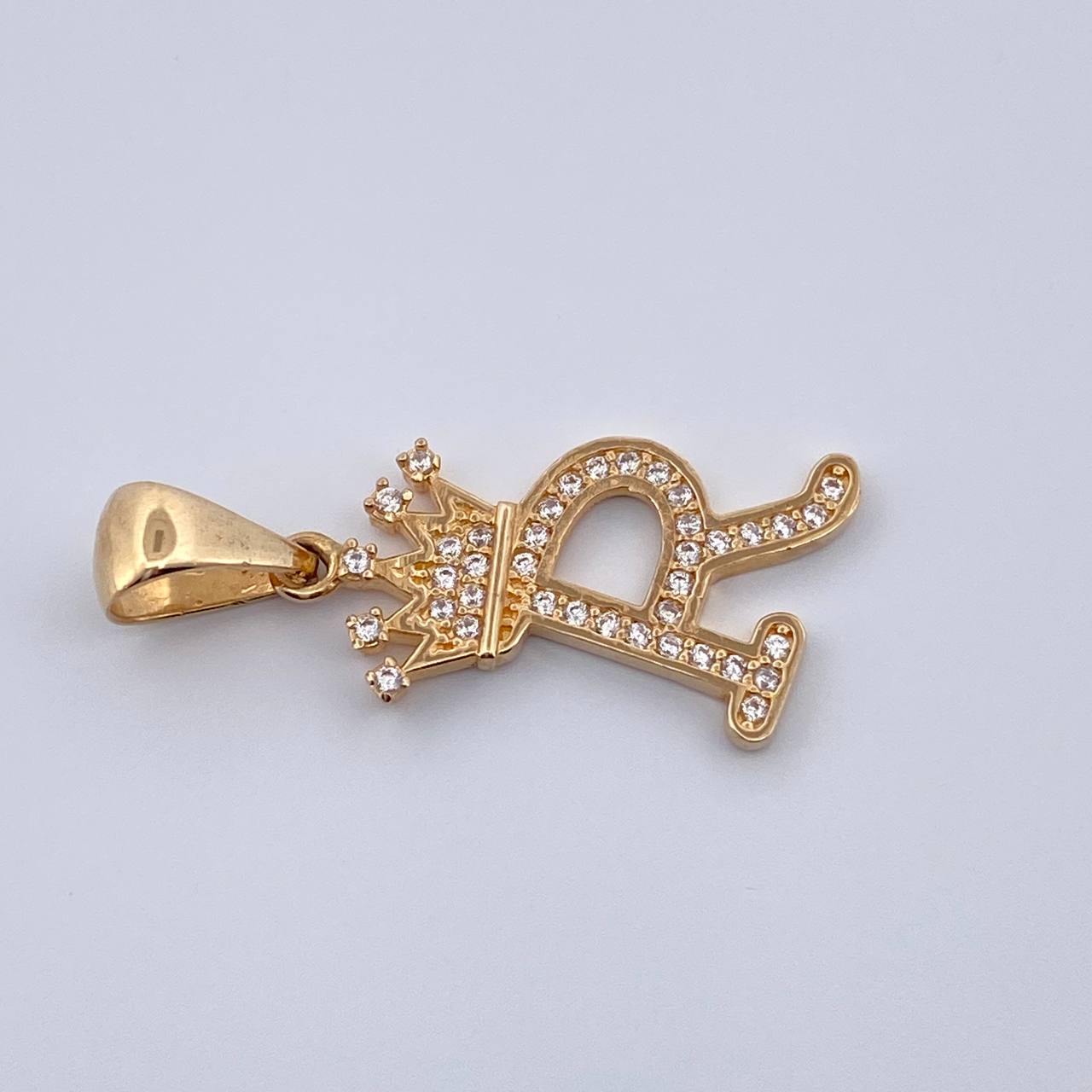 Pendant Letter R Crown 1.7gr / 0.7in / 18K Gold &