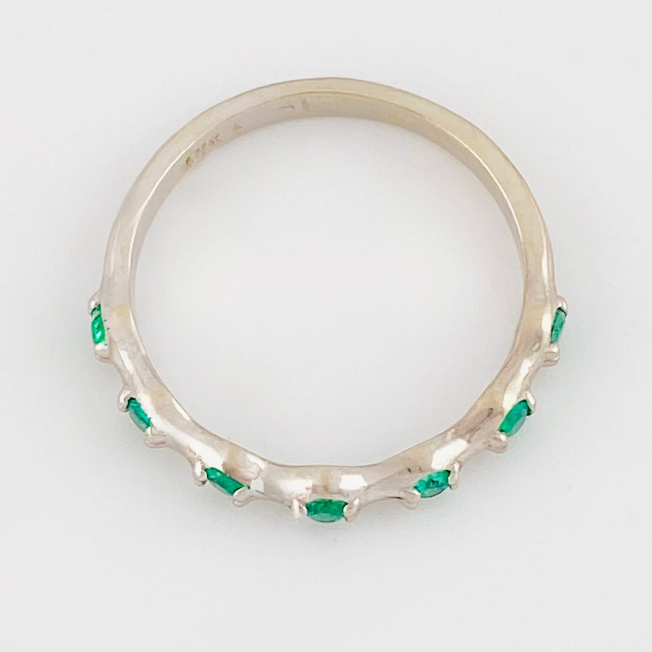 Anillo Burbujas 2.3gr / T7 / Esmeraldas 22pts Oro Blanco (Joya)