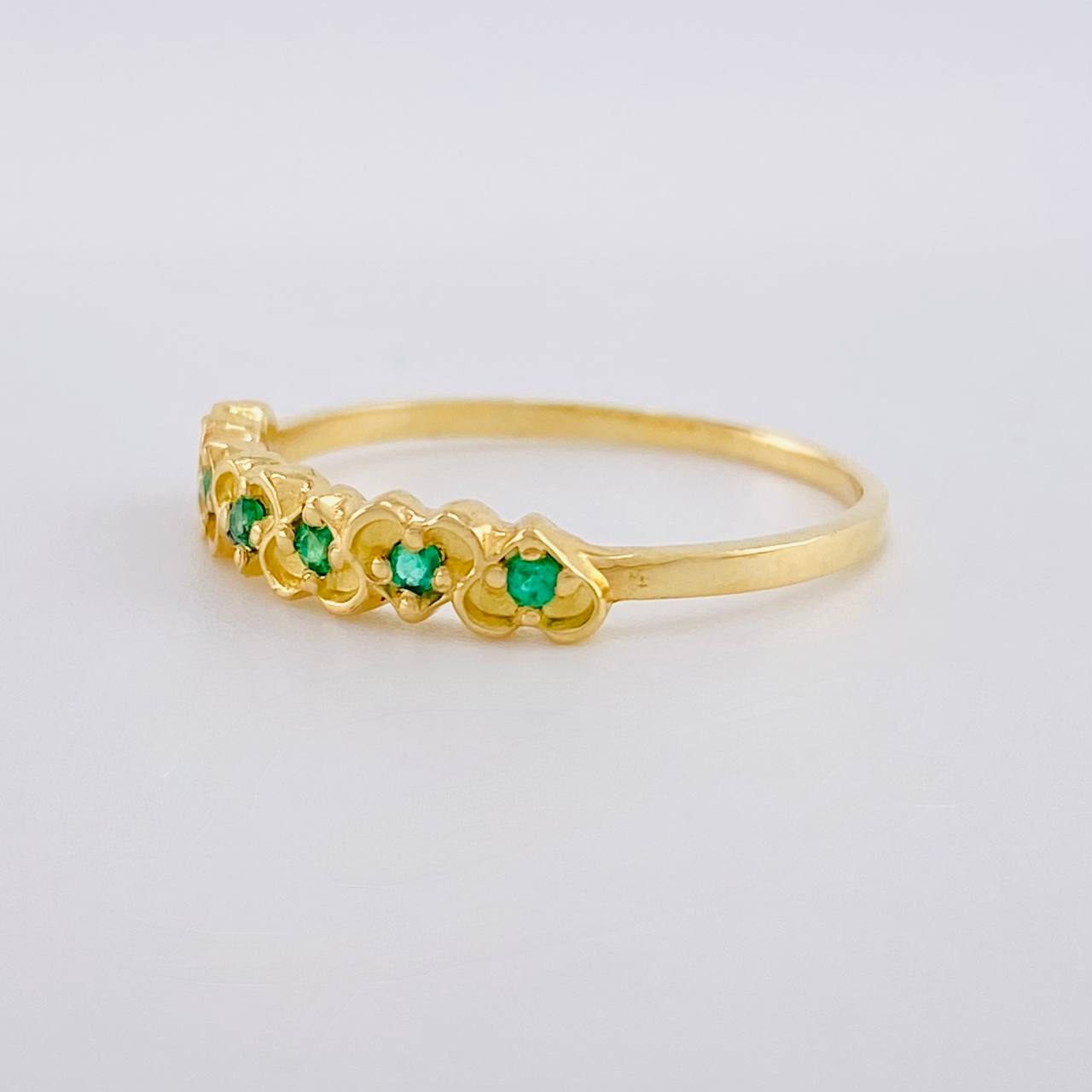 Anillo Corazones Intercalados Esmeraldas 15pts 1.55gr / T6 1/4 / Oro 18K