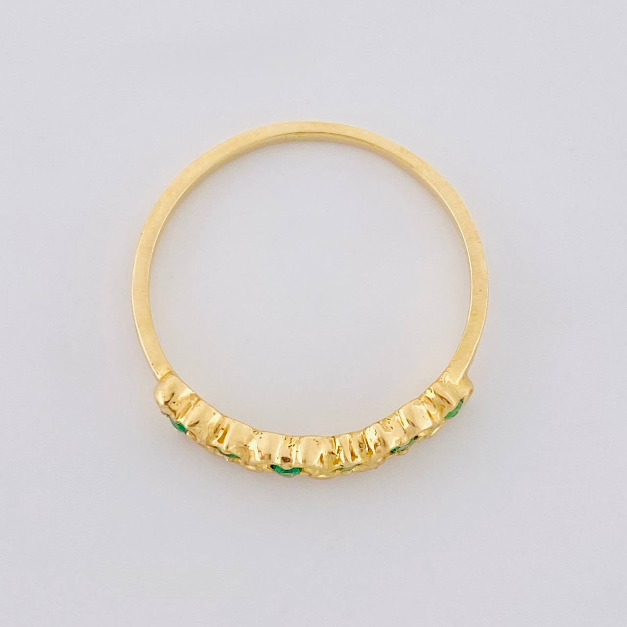 Anillo Corazones Intercalados Esmeraldas 15pts 1.55gr / T6 1/4 / Oro 18K