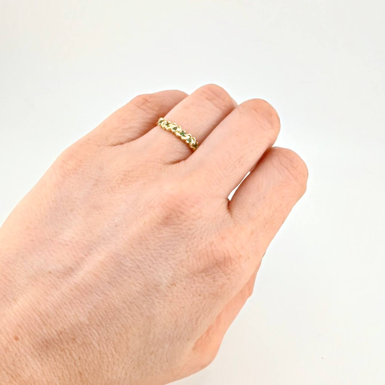 Anillo Corazones Intercalados Esmeraldas 15pts 1.55gr / T6 1/4 / Oro 18K