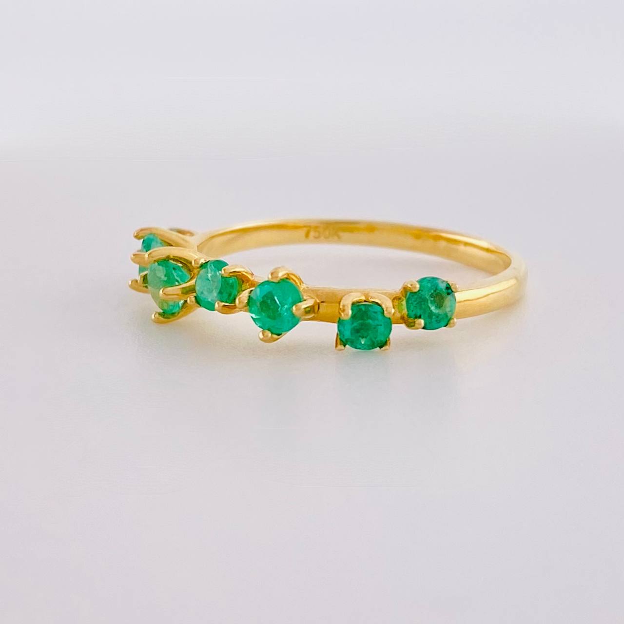 Anillo Hiedra 2.5gr / T8 / Esmeraldas 57pts Oro Amarillo (Joya)