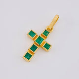 Dije Cruz Latina Cuadricular Esmeraldas 30 Pts 0.9 g / 3/4 in Oro Amarillo 18K