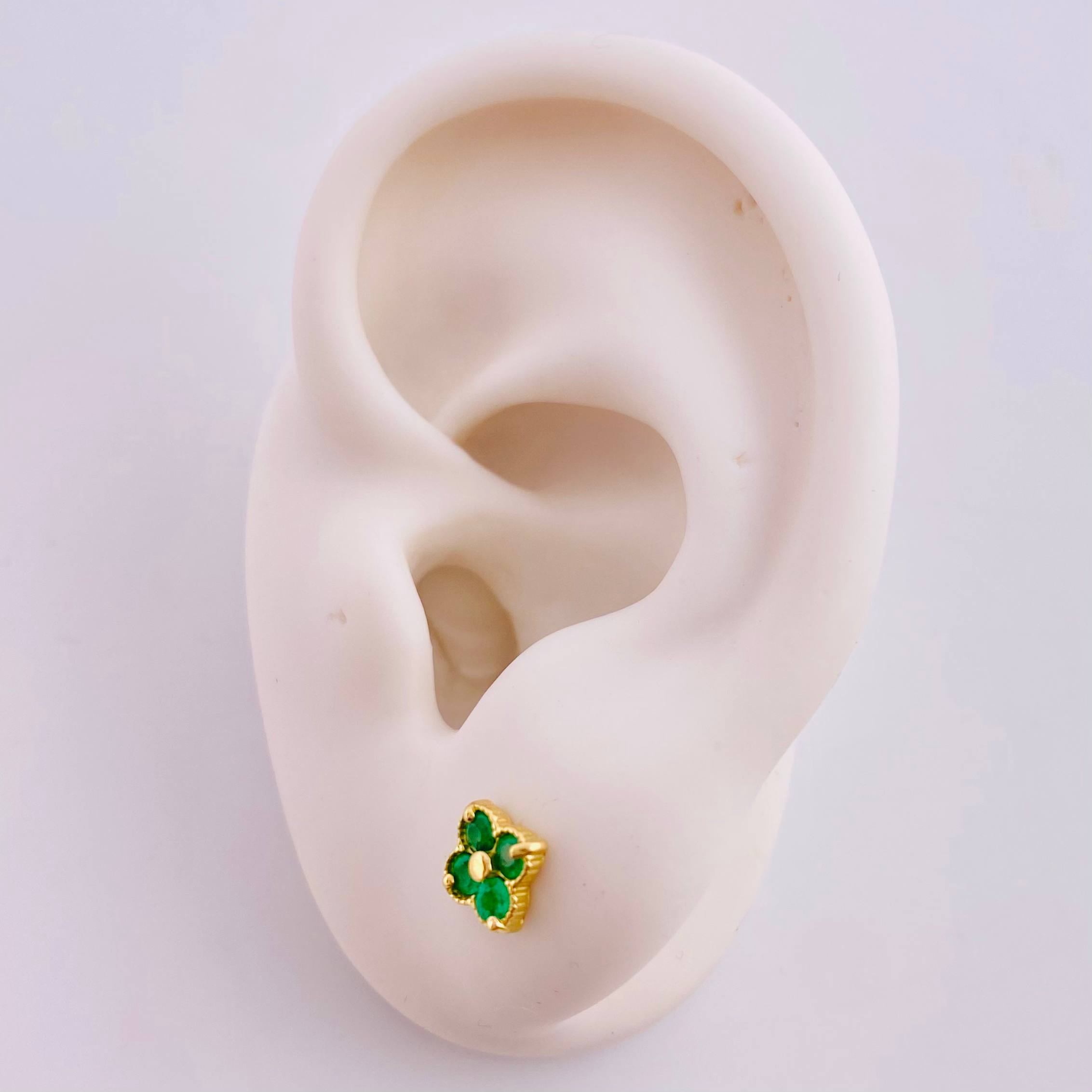 Topos Flor Cuatro Petalos Esmeraldas 60pts 1.6gr / Oro 18K