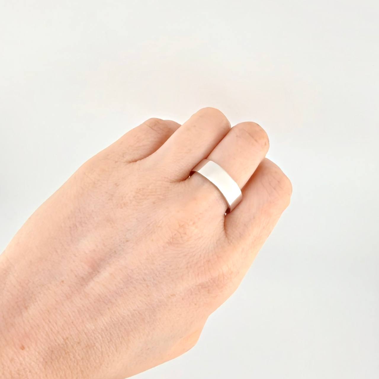 Anillo Argolla Lisa 8.4g / T11 1/4 Oro Blanco 18K