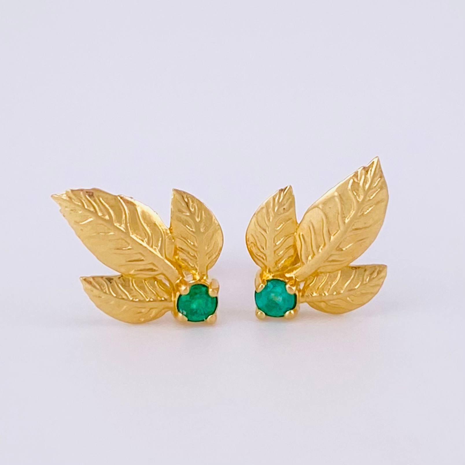 Stud Earrings Triple Leaf 2.3gr / 1.4cm / Emeralds 18pts - Lobster Claw Yellow Gold Butterfly (Jewel)