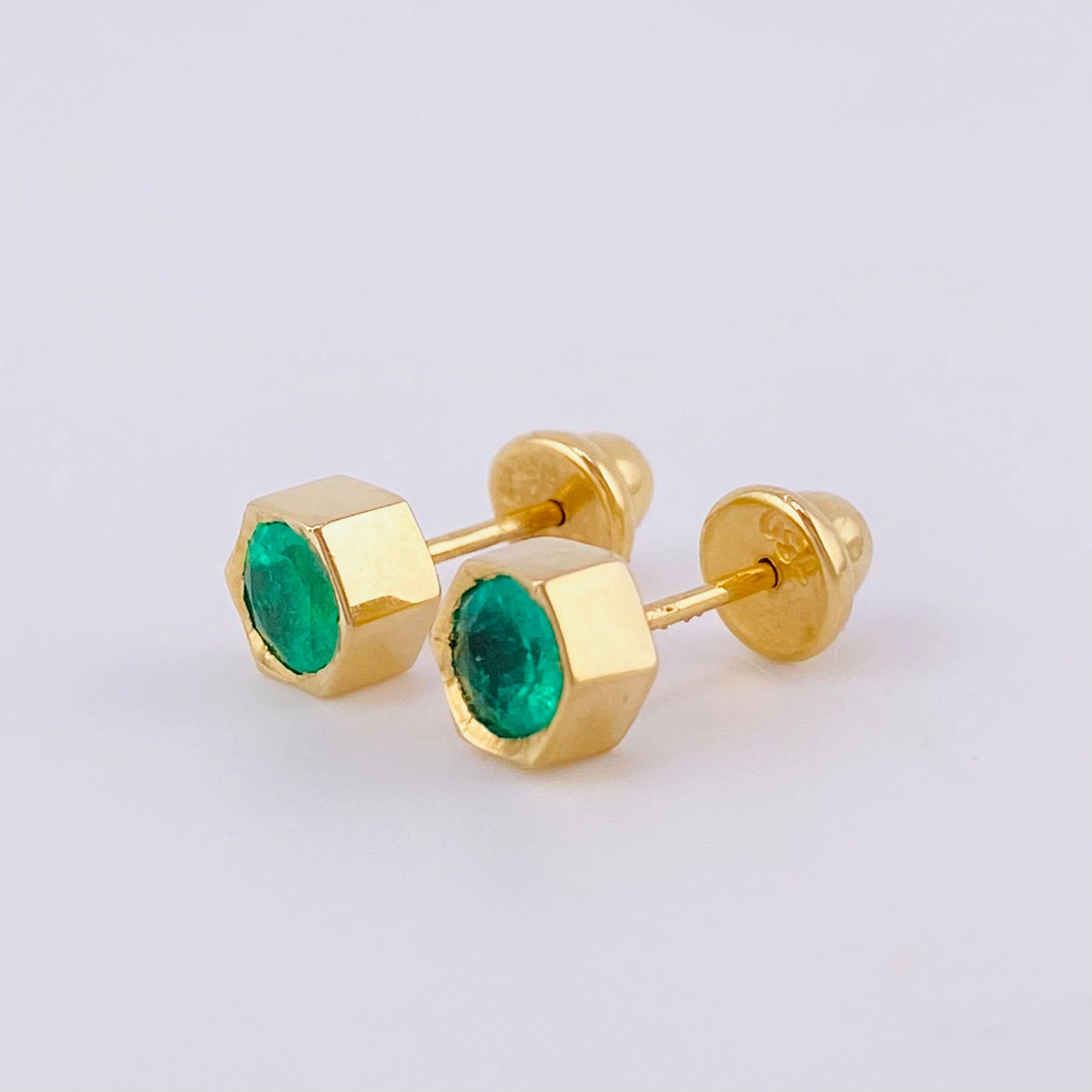 Stud Earrings Hexagonal Base Stone 2gr / 6mm Emeralds 66Pts 18K Yellow Gold (Jewel)