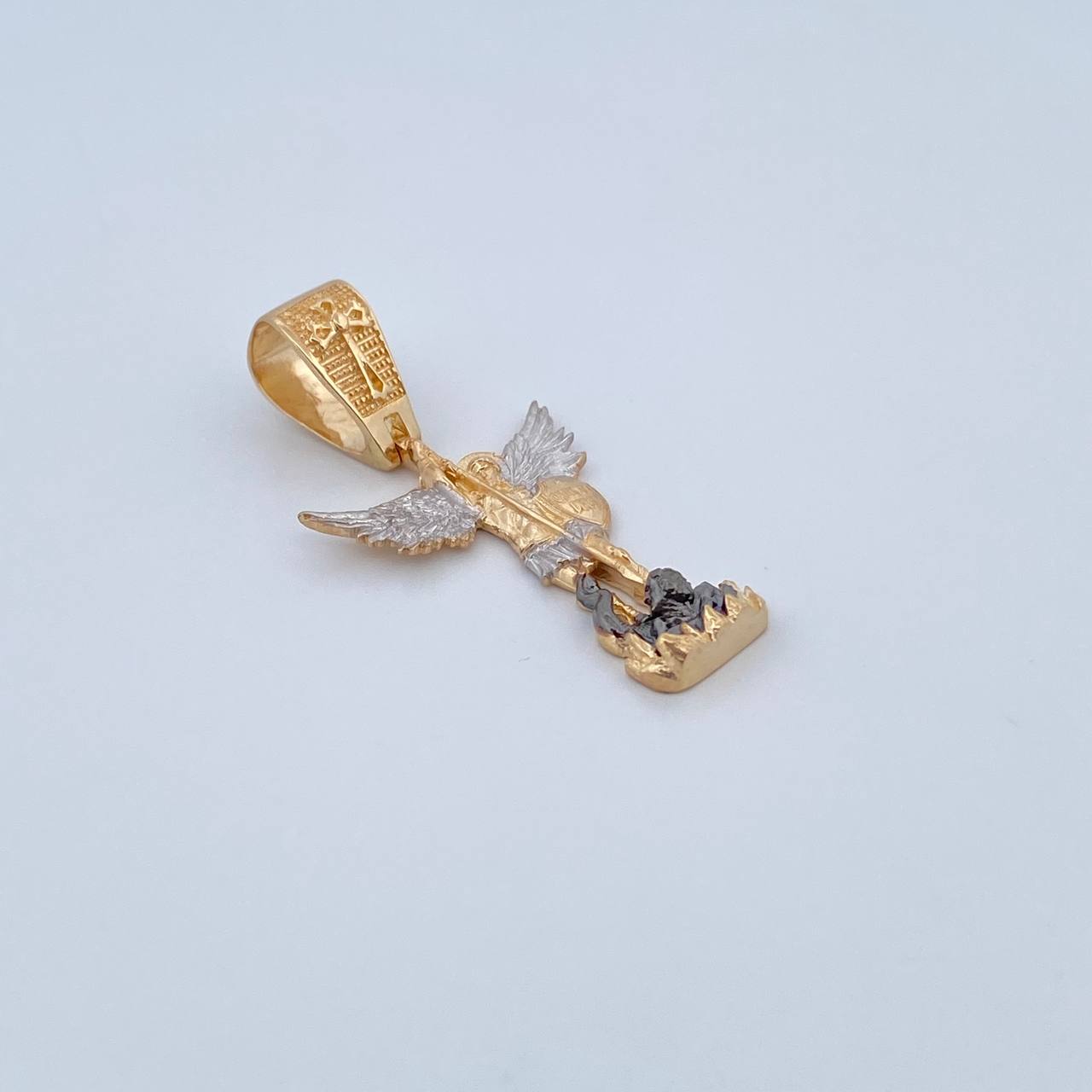 Pendant San Miguel Arcangel 5.1gr / 3.9cm / Tres Oros 18K &