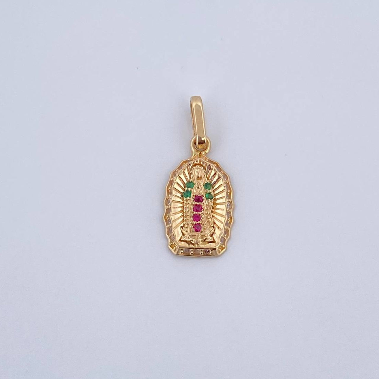 Dije Virgen Guadalupe 1.25gr / 2.1cm / Circones Fucsias Verdes Blancos Oro Amarillo 18K &