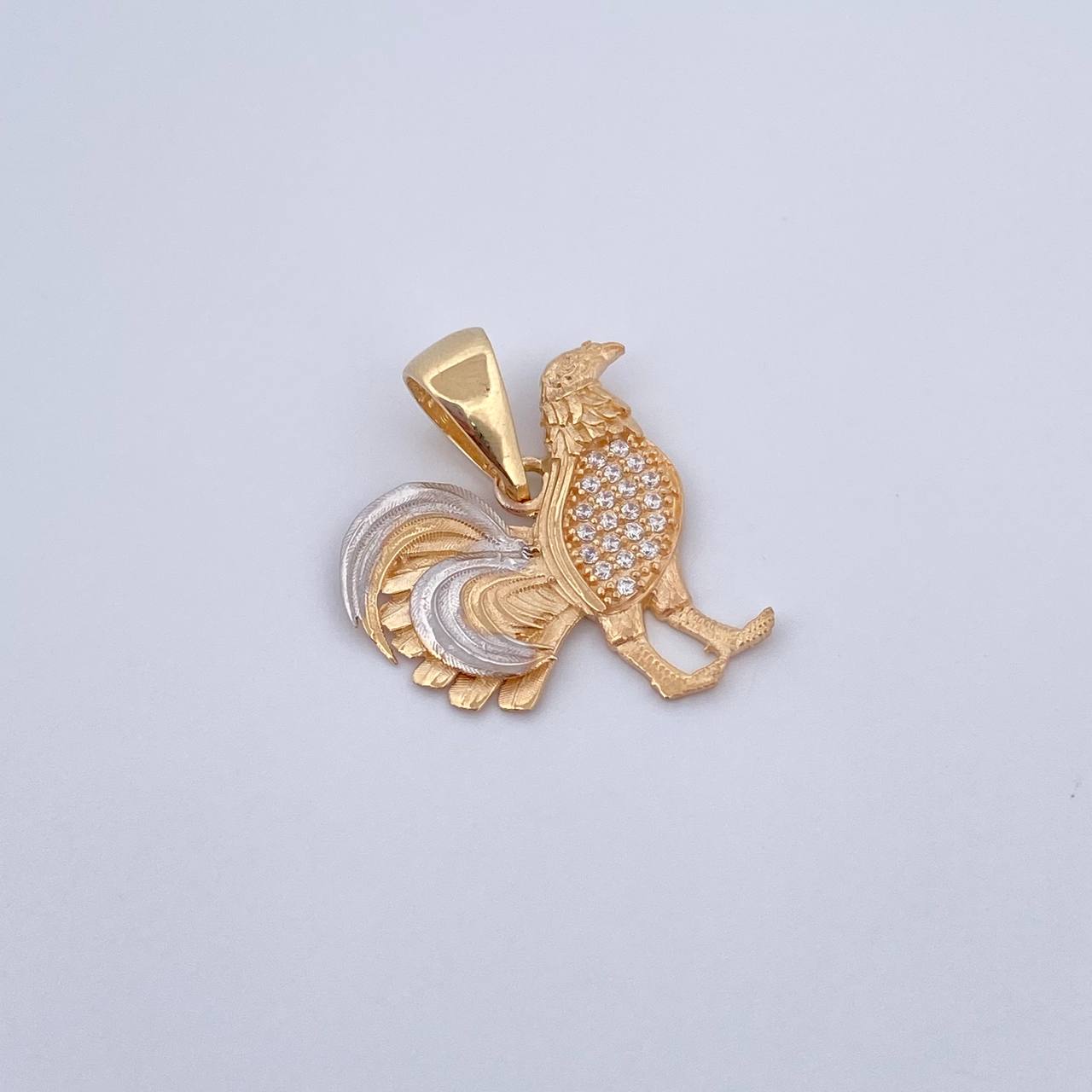 Dije Gallo 3gr / 2.3cm / Circones Blancos Dos Oros Amarillo Blanco 18K &