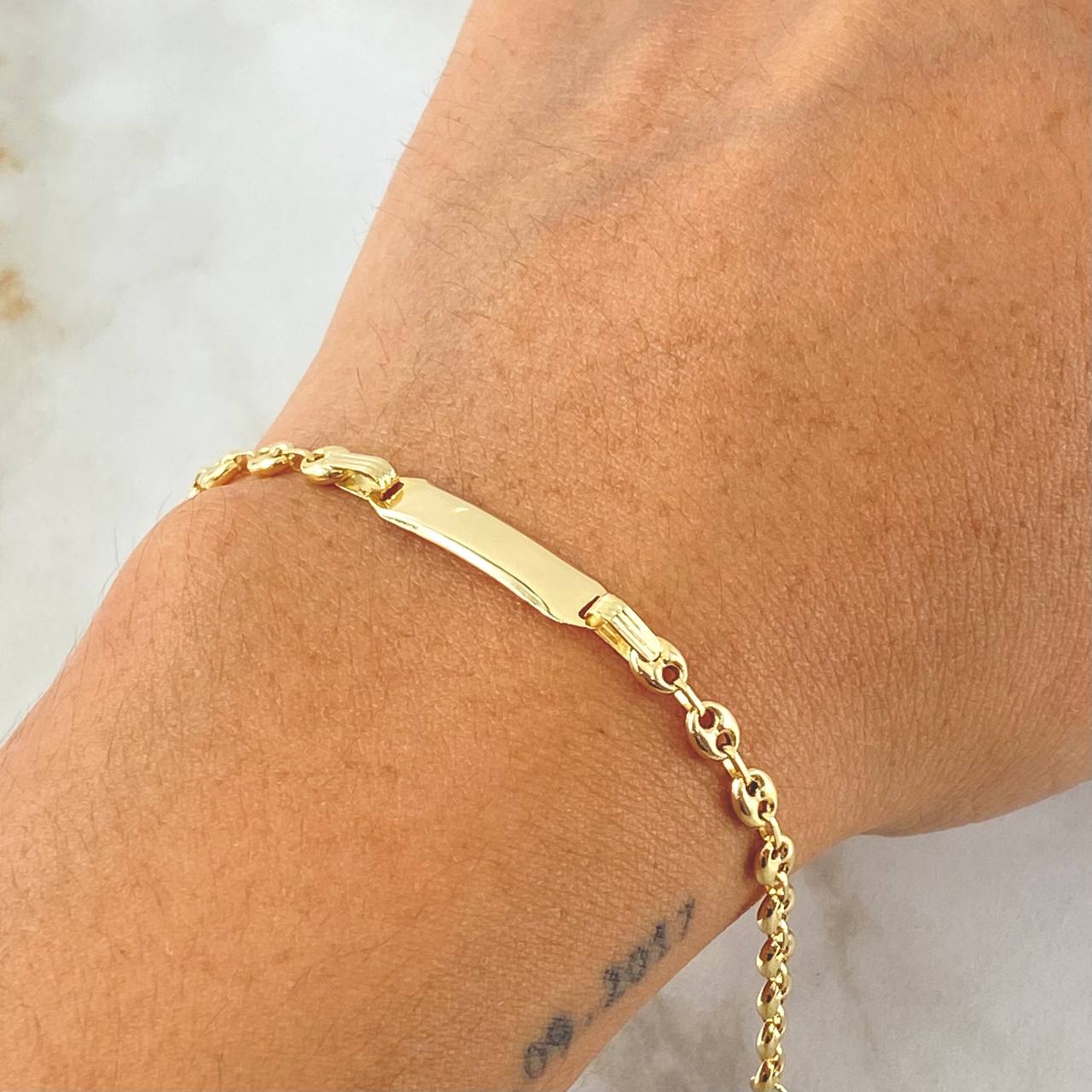 Bracelet GC Bordered Plate 1.85gr / 5.1in / 18K Gold