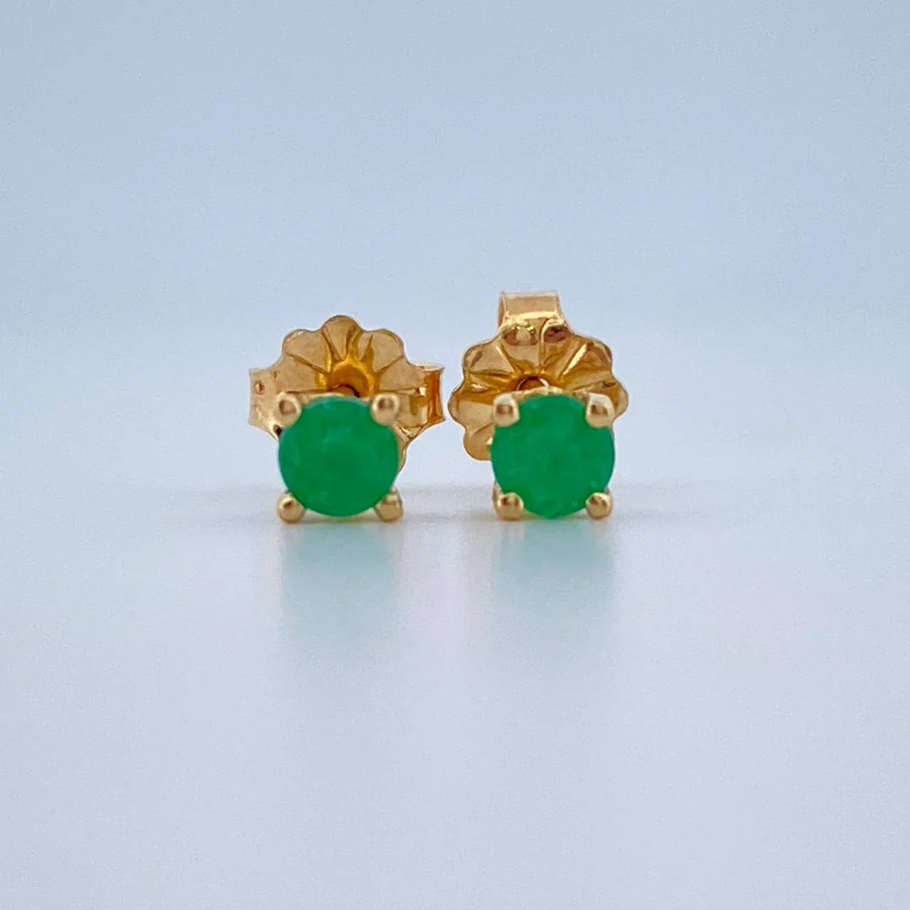 Stud Earrings Four Prongs 60 Pts Emerald 1 g / in / 4.6 mm Yellow Gold 18K