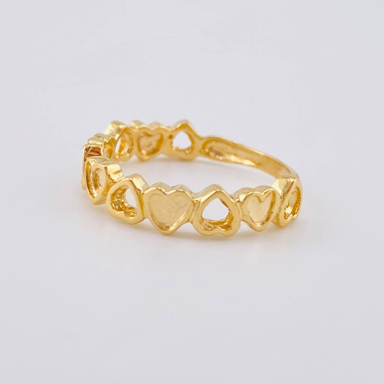 Anillo Corazones Intercalados 2.65 g / T7 1/4 Oro Amarillo 18K