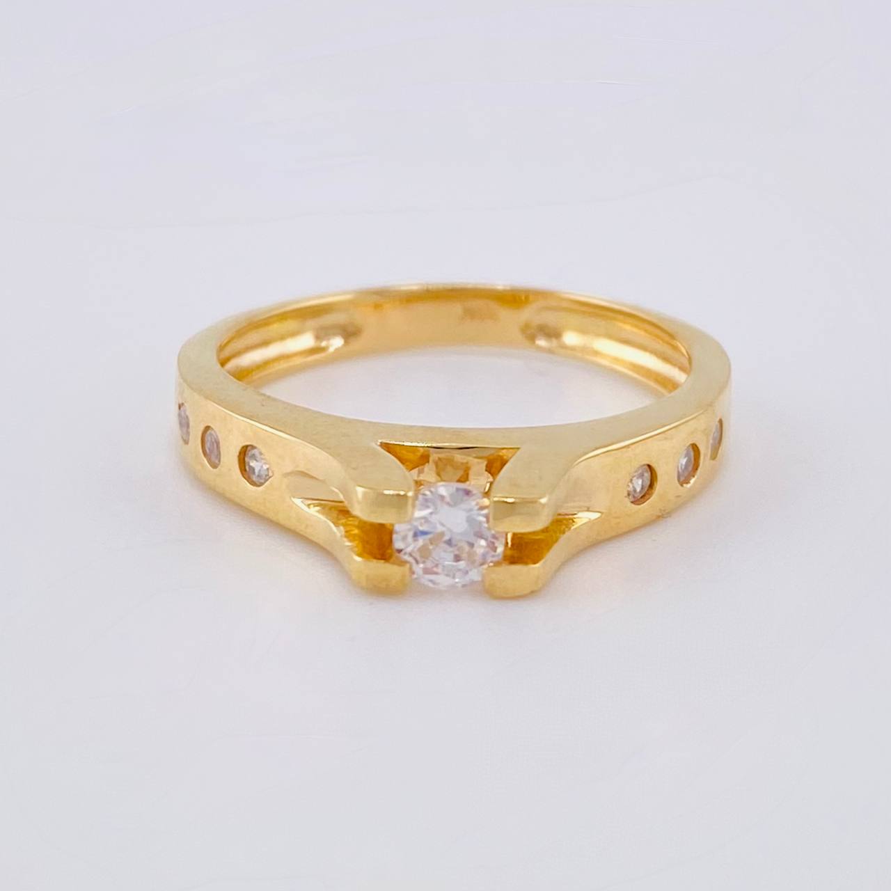 Anillo Solitario Esencia Dorada 3.35 g / T6 1/2 Oro Amarillo 18K