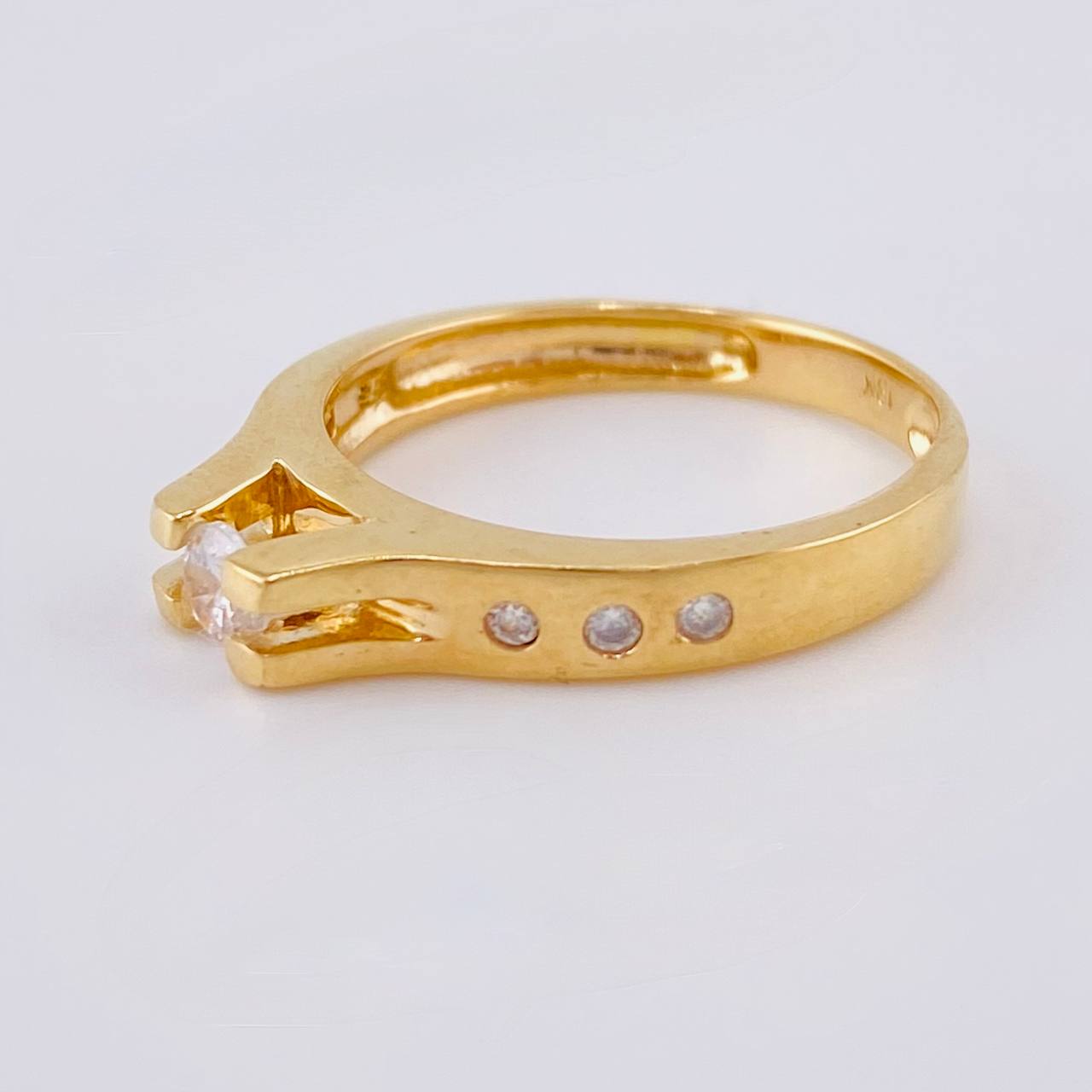 Anillo Solitario Esencia Dorada 3.45 g / T5 3/4 Oro Amarillo 18K
