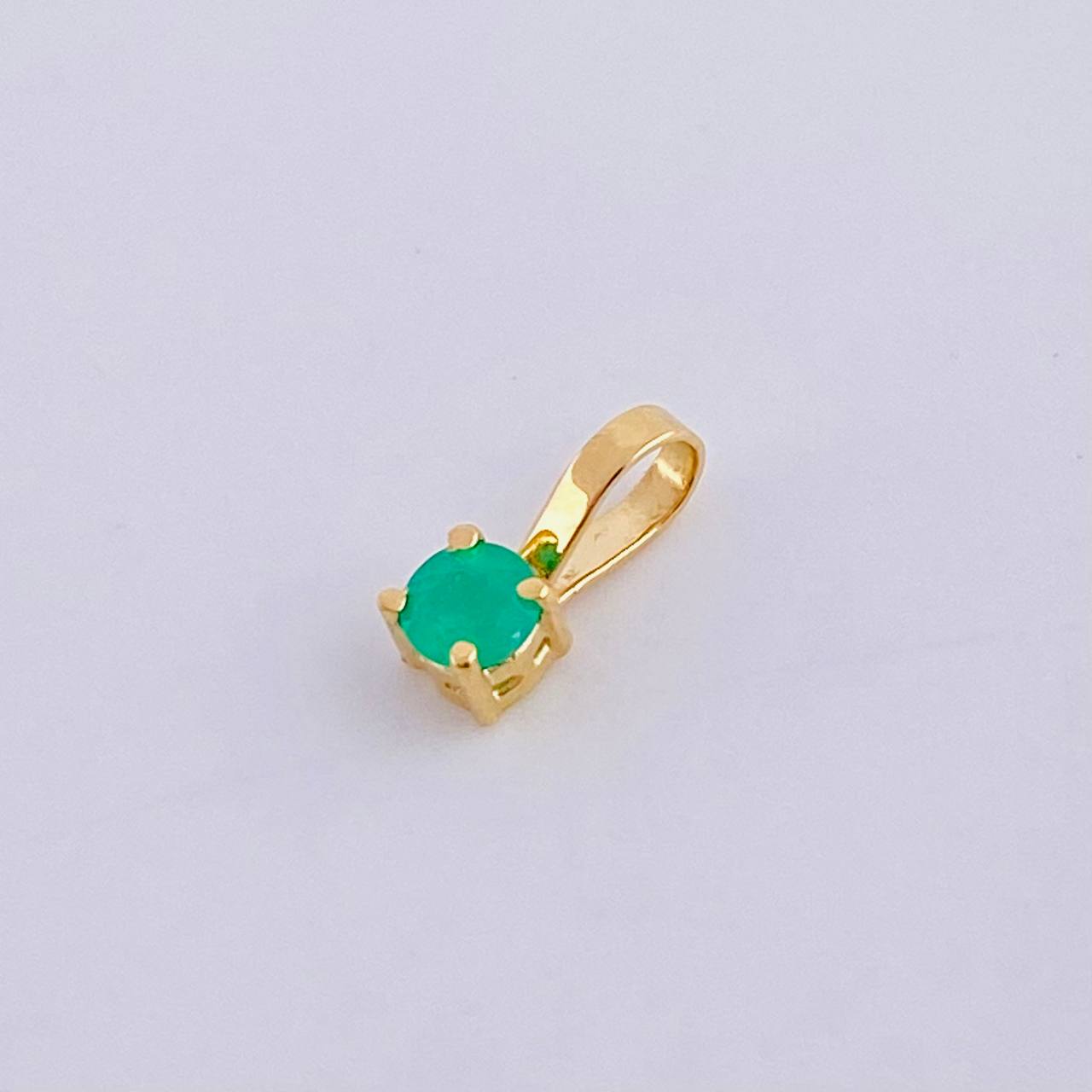 Pendant Emerald Stone 9Pts 0.2 g / 3/4 in Yellow Gold 18K