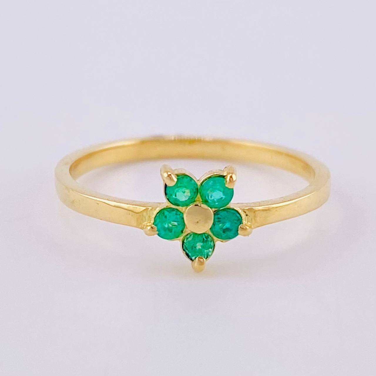 Emerald Flower Ring 20Pts 1.5 g / T5 1/2 18K Yellow Gold