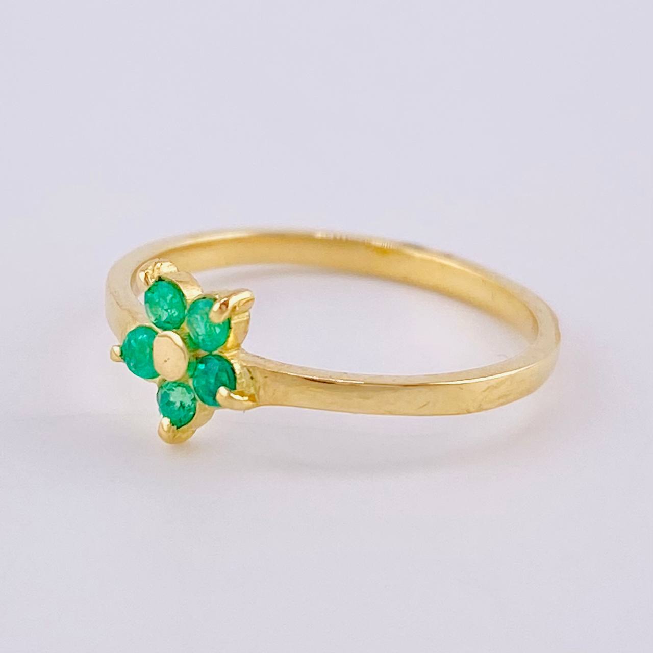 Emerald Flower Ring 20Pts 1.5 g / T5 1/2 18K Yellow Gold