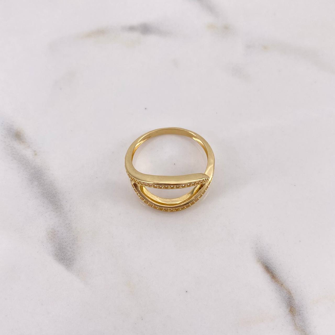 Oval Ring 3.1gr / Size 7 3/4 / White Zircons 18K Yellow Gold $