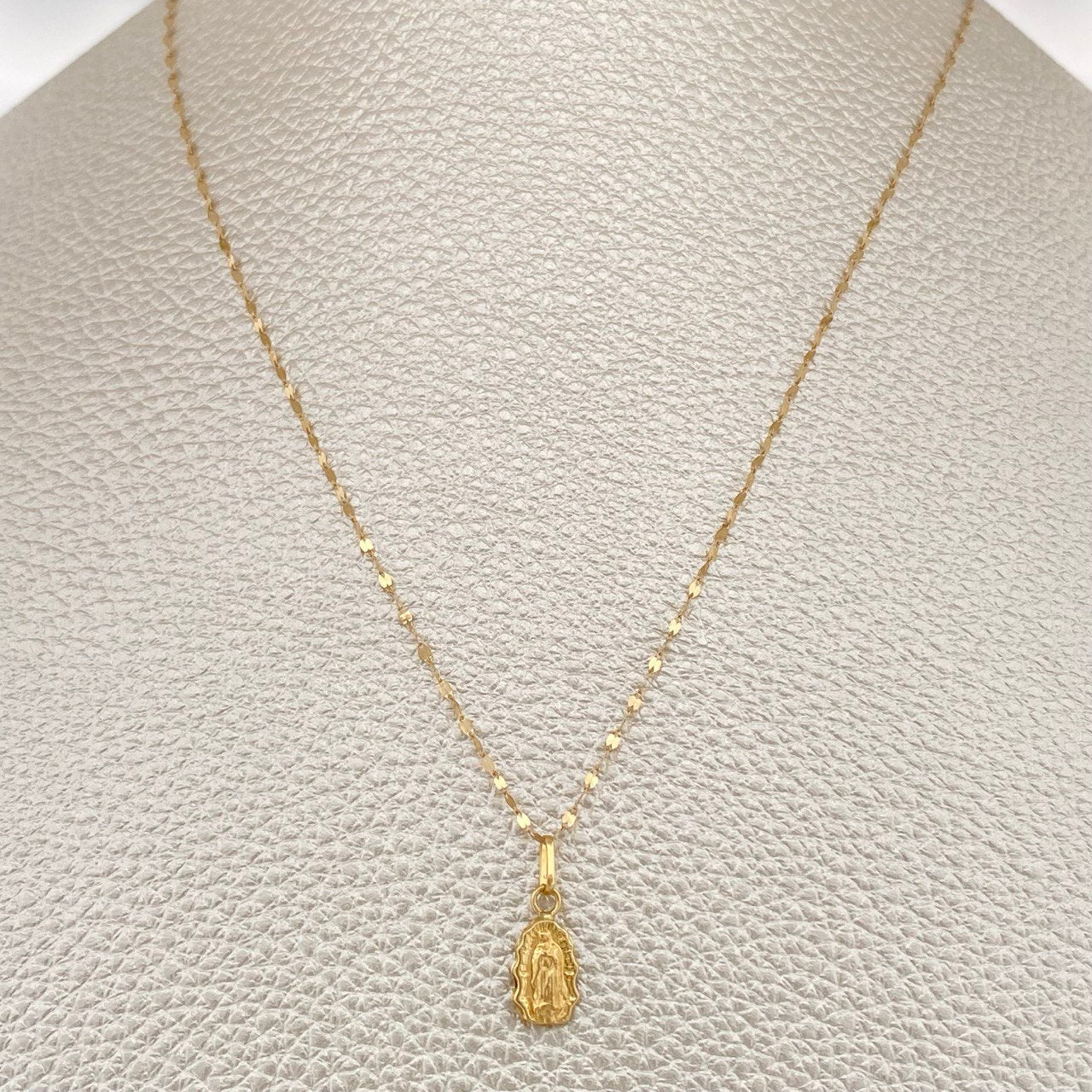 Set Cadena y Dije Flor Espejo + Silueta Virgen de Guadalupe 0,65gr / Oro Amarillo 18K &