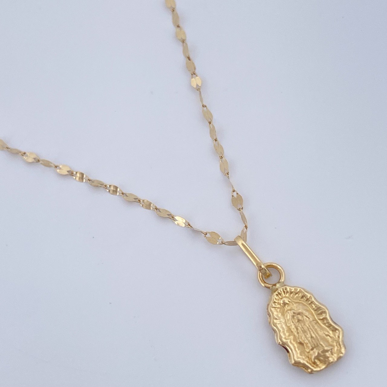 Set Cadena y Dije Flor Espejo + Silueta Virgen de Guadalupe 0,65gr / Oro Amarillo 18K &