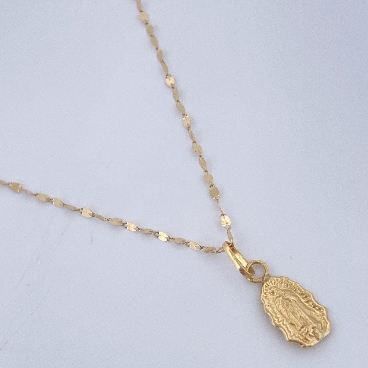 Set Cadena y Dije Flor Espejo + Silueta Virgen de Guadalupe 0,6gr / Oro Amarillo 18K &