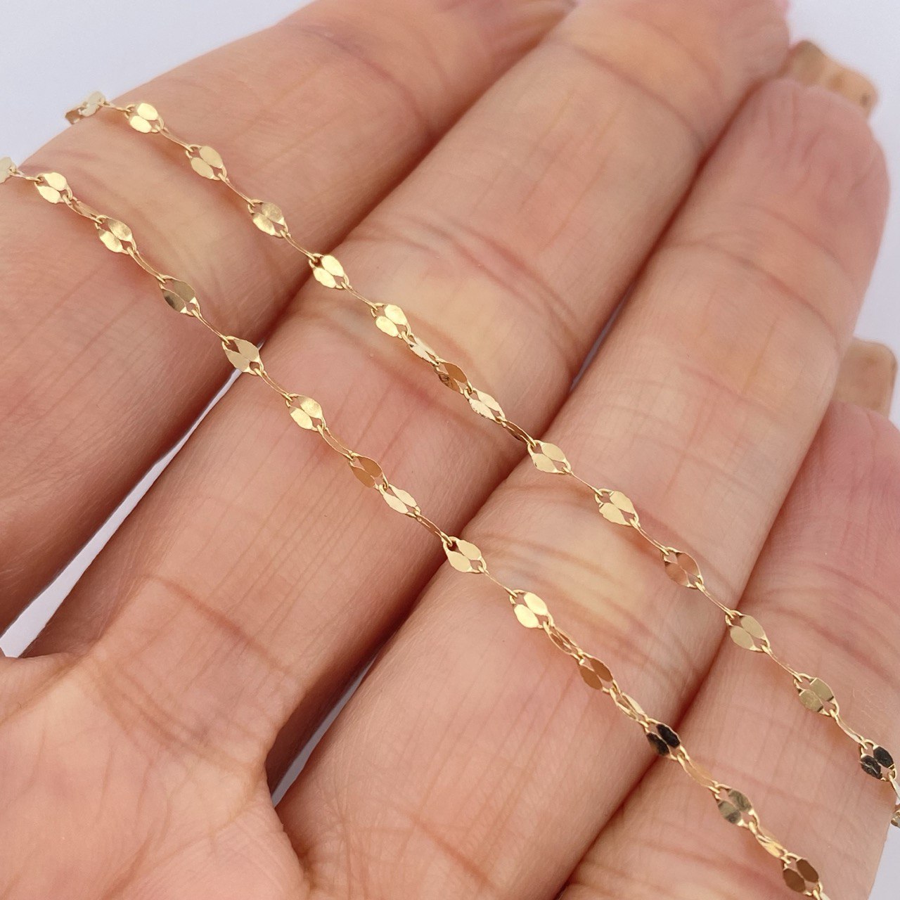 Set Cadena y Dije Flor Espejo + Virgen Maria Auxiluadora 1,5gr / Oro Amarillo 18K &