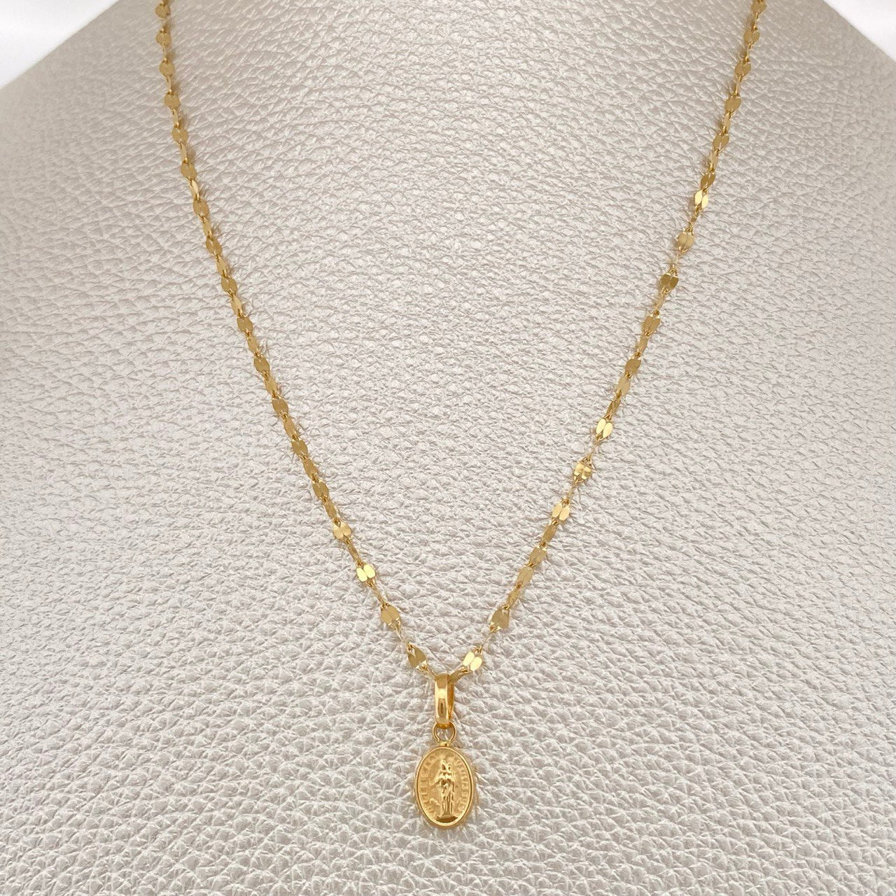 Set Cadena y Dije Flor Espejo + Virgen Maria Auxiluadora 1,5gr / Oro Amarillo 18K &