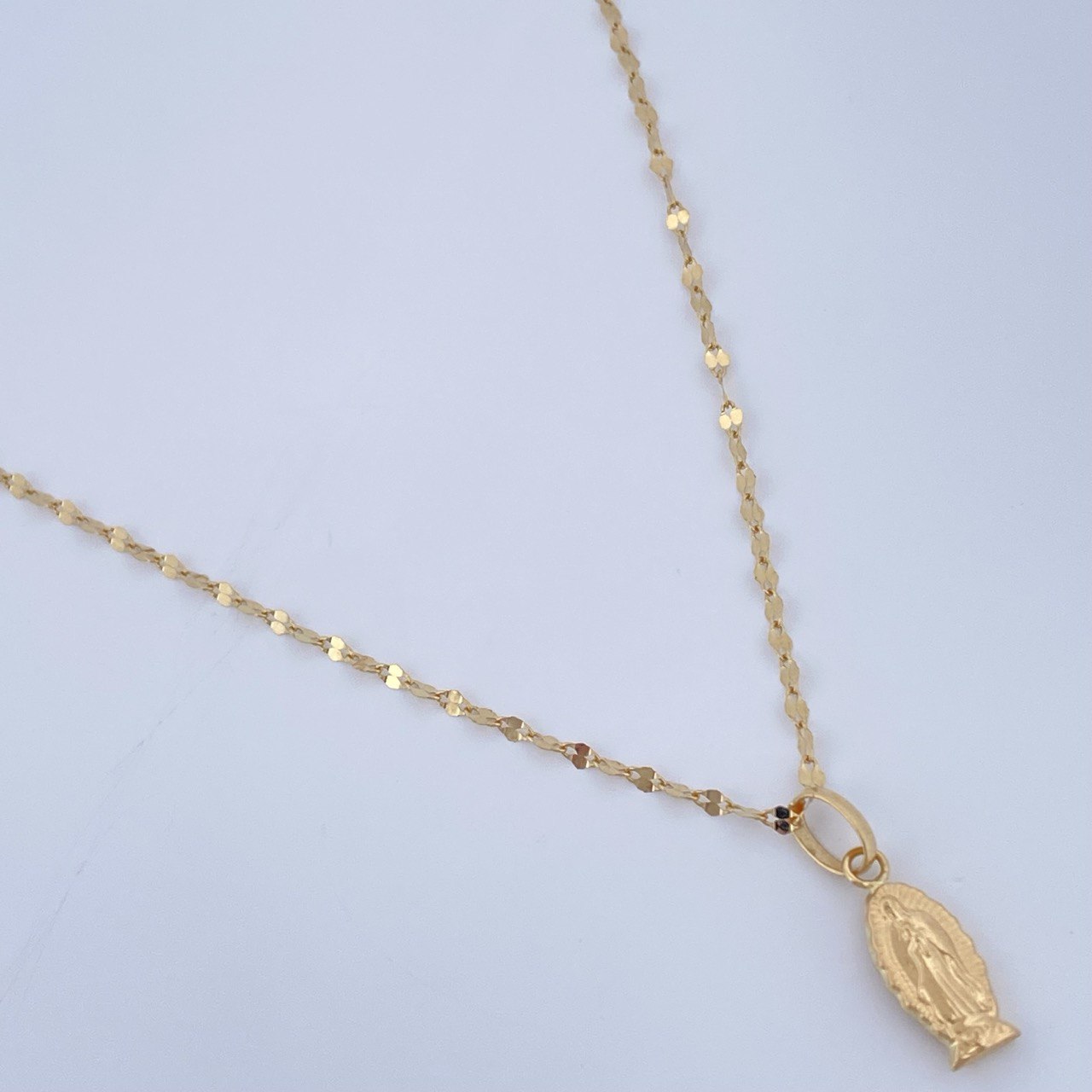 Set Cadena y Dije Flor Espejo + Silueta Virgen de Guadalupe 1,25gr / Oro Amarillo 18K &