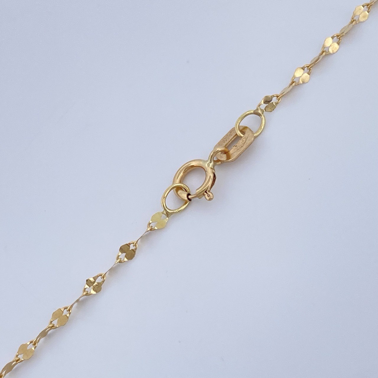 Set Cadena y Dije Flor Espejo + Silueta Virgen de Guadalupe 1,25gr / Oro Amarillo 18K &