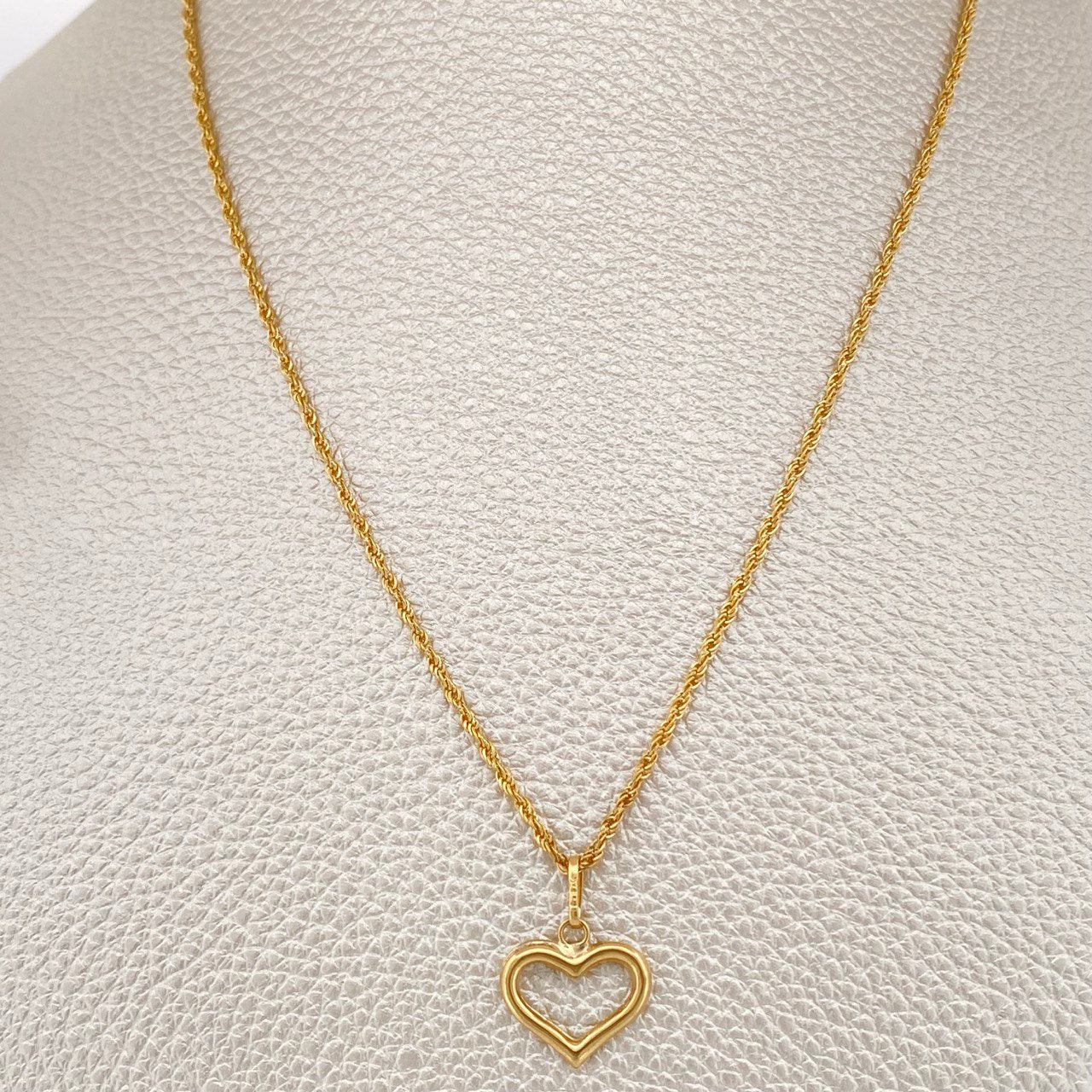 Set Cadena y Dije Lazo + Corazon  1,55gr / Oro Amarillo 18K &