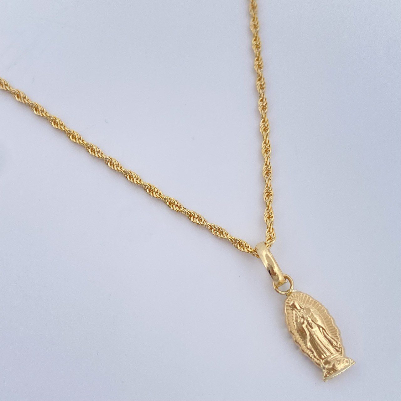 Set Cadena y Dije Lazo + Virgen de Guadalupe 1,35gr / Oro Amarillo 18K &